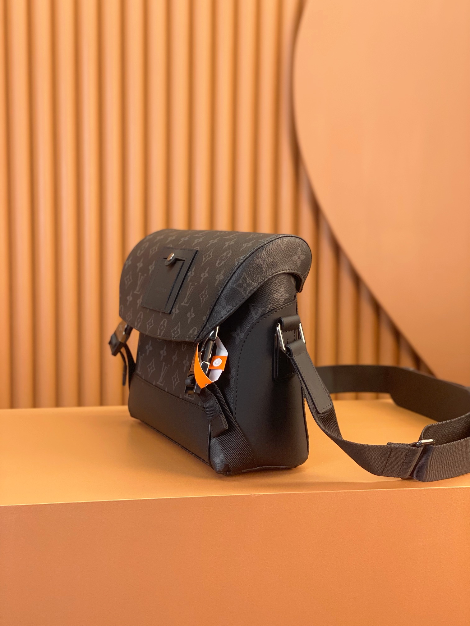 Louis Vuitton VOYAGER Small Messenger Bag M40511