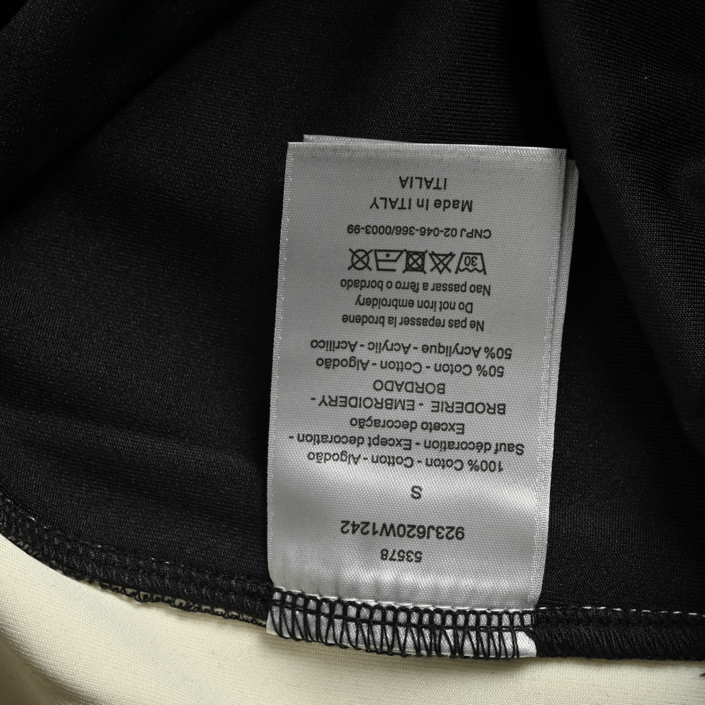 Dior 25ss shorts with contrasting side panels and embossed logo