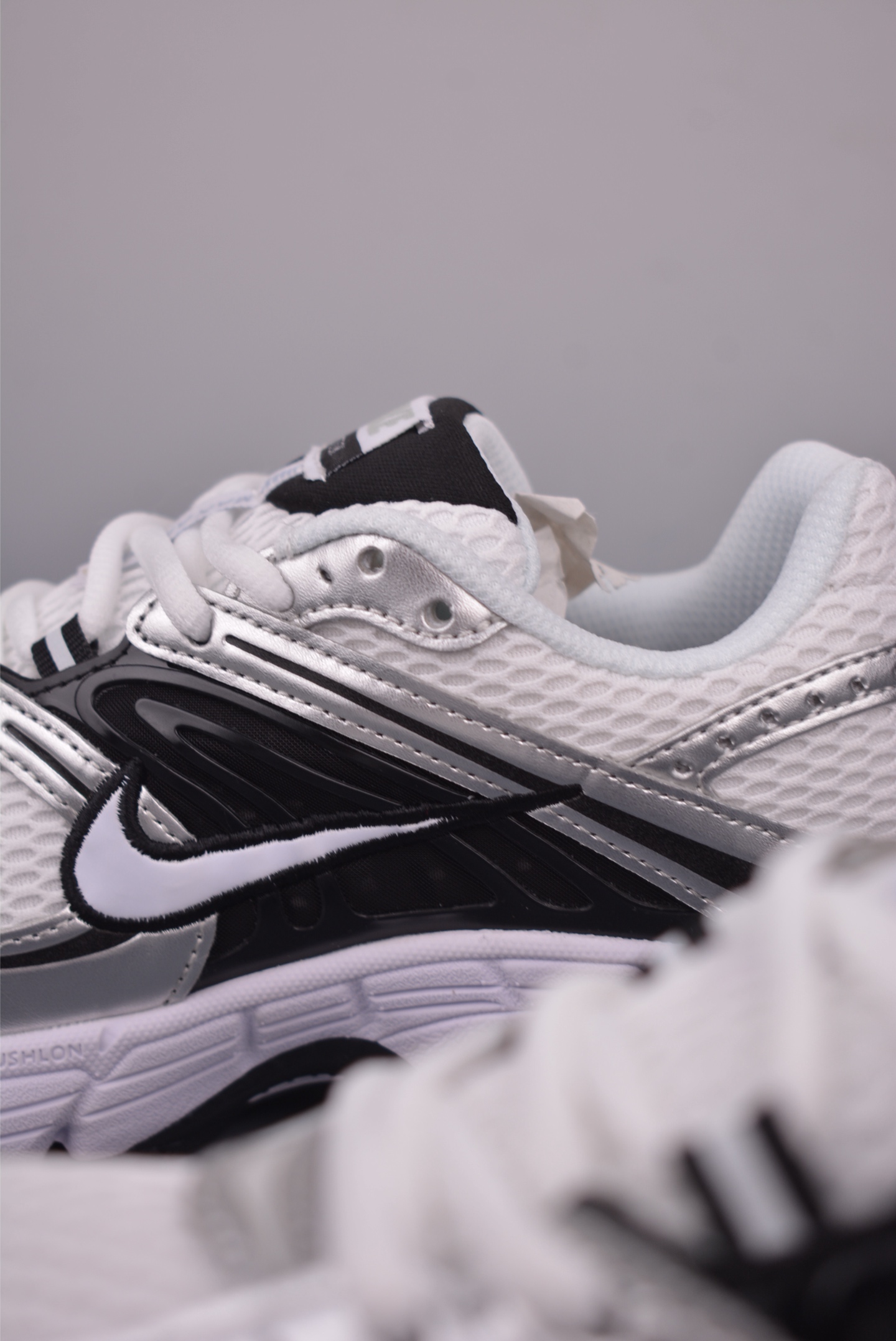 Nike Air Max Moto 2K 