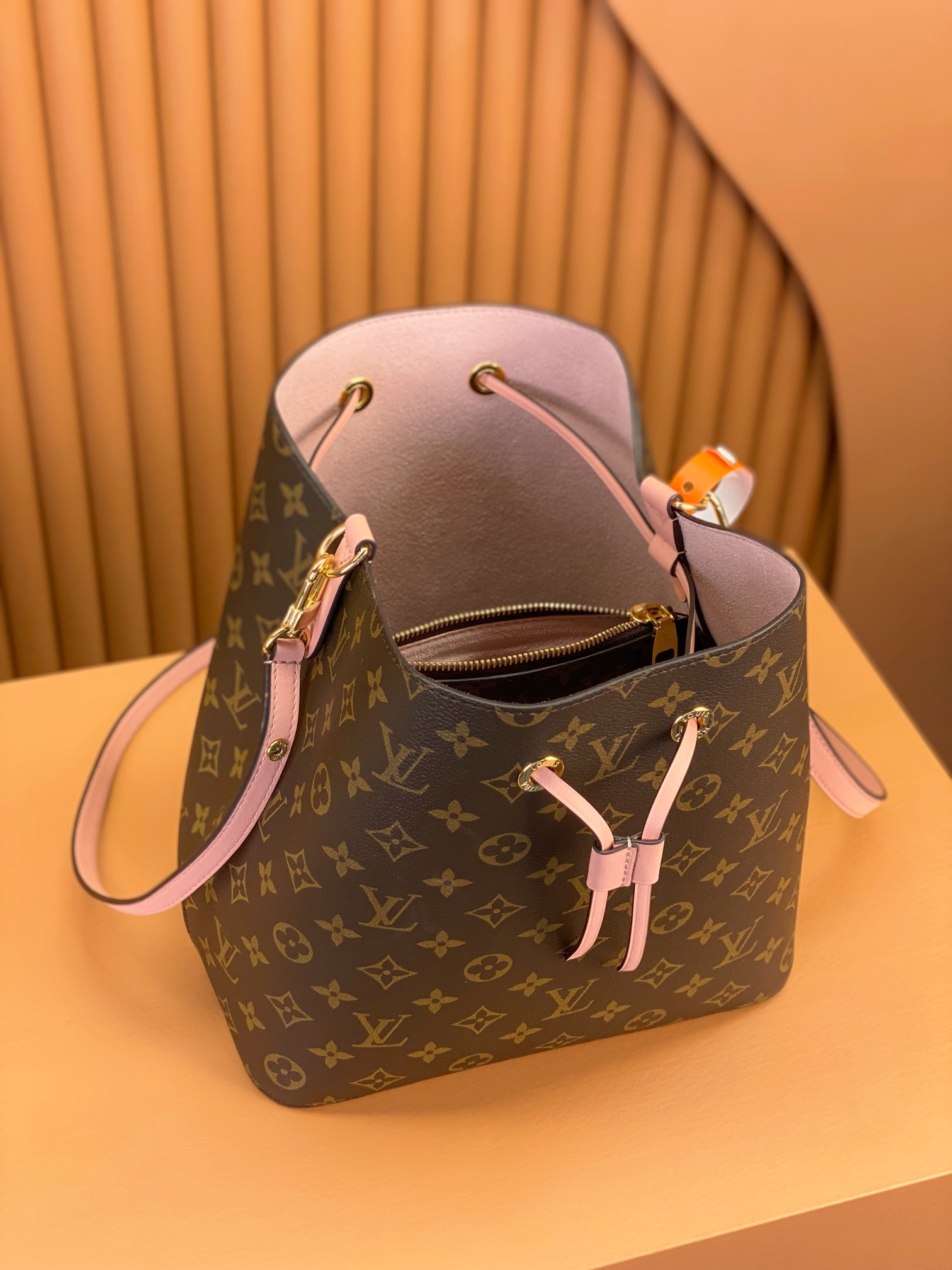 Louis Vuitton NÉONOÉ Medium Handbag M44002
