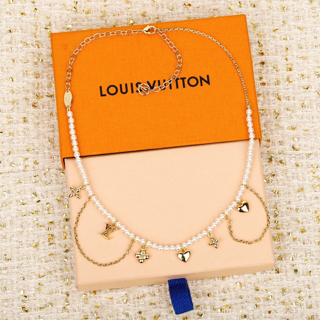Louis Vuitton floral pearl necklace