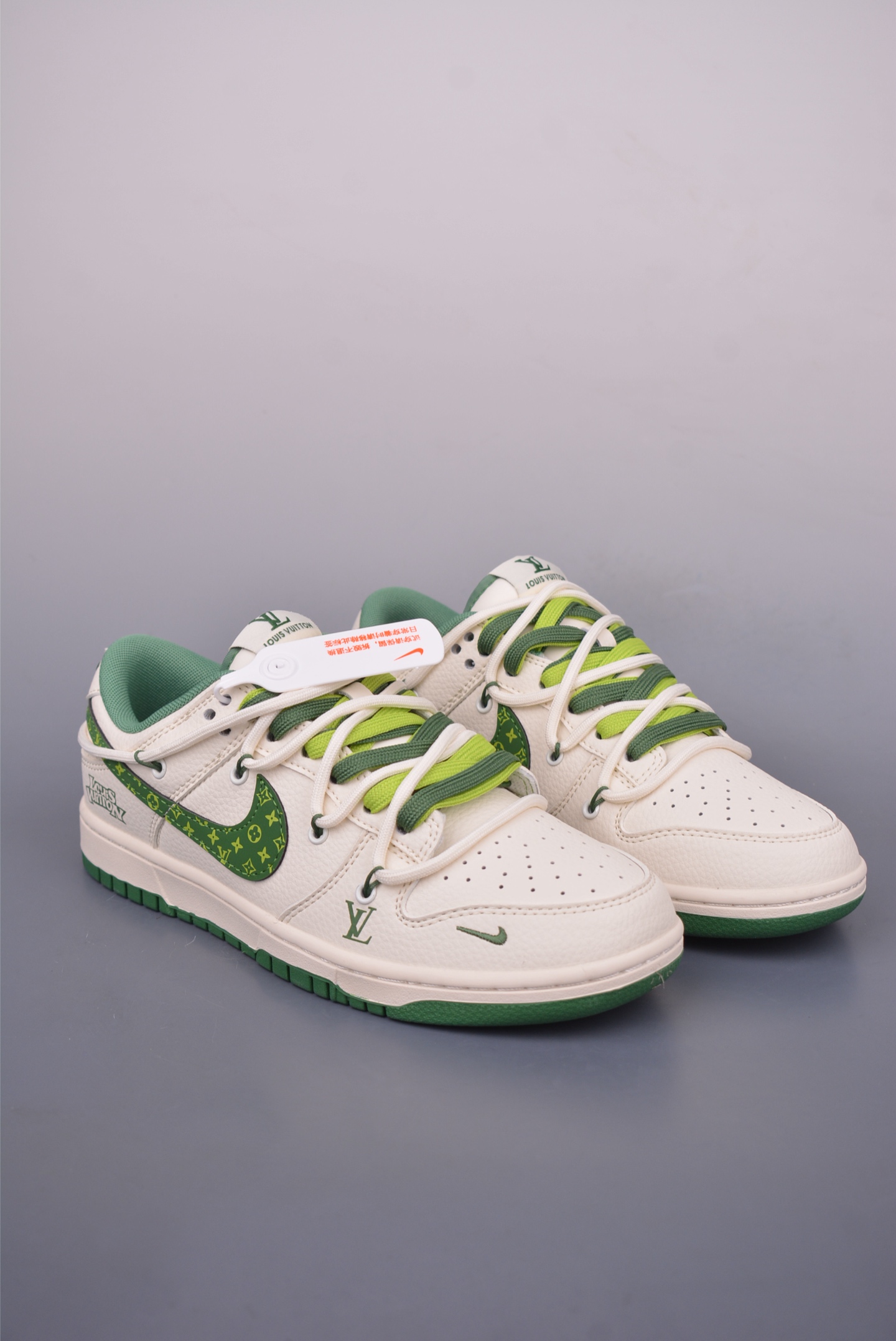 Louis Vuitton x Nike SB Dunk Low 