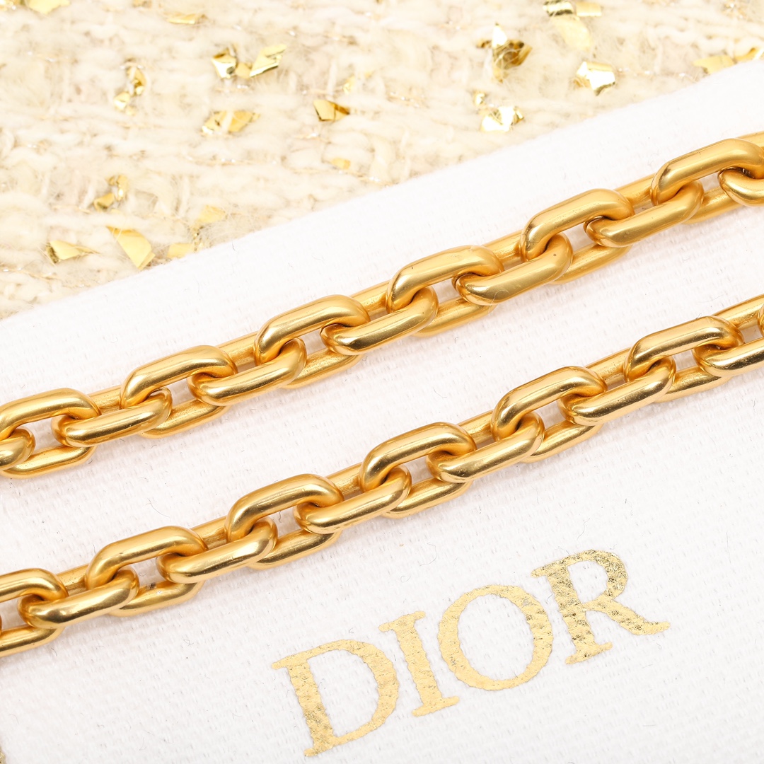 Dior hollow letter necklace