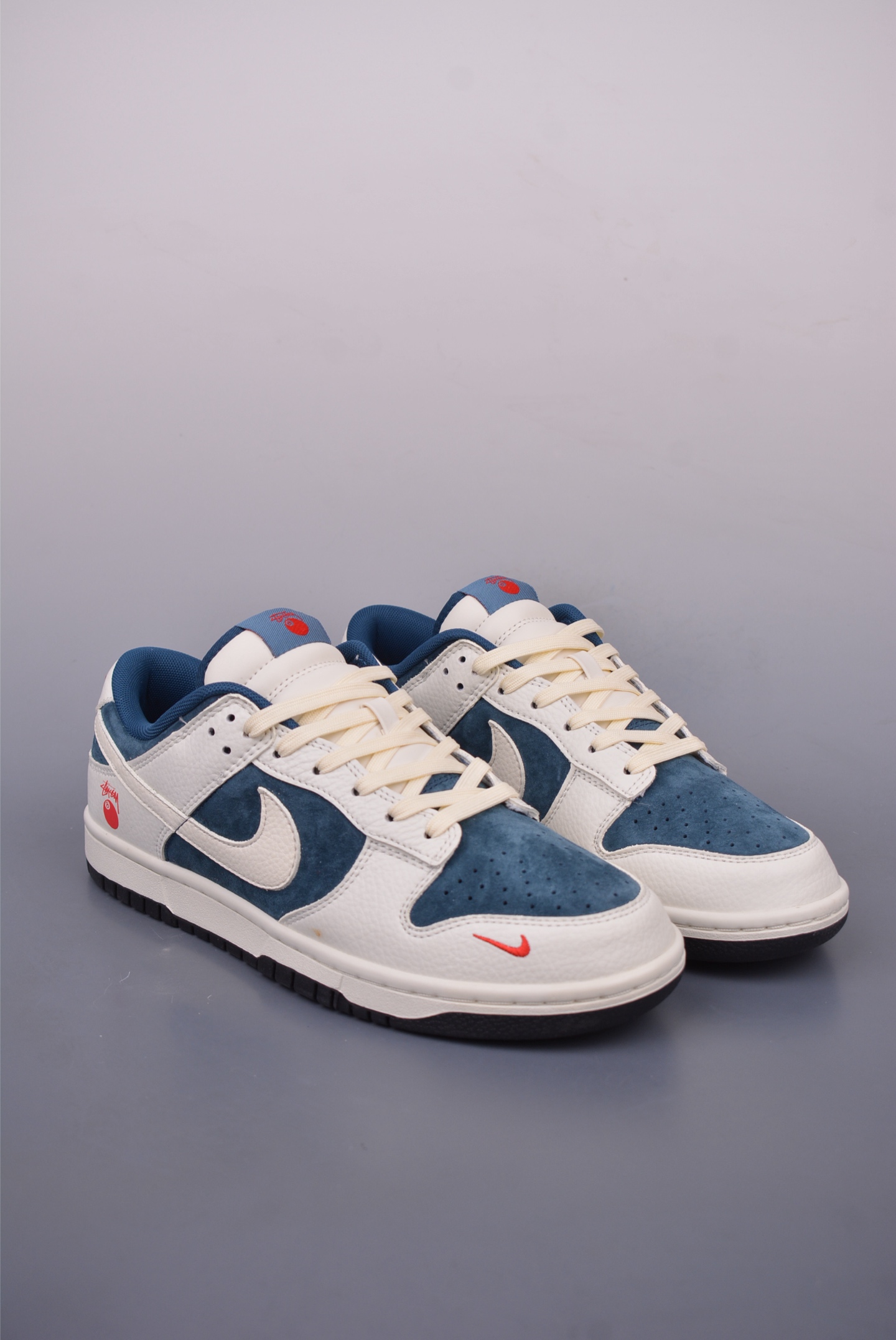 Stussy x Nike SB Dunk Low sneakers Off-white and dark blue CY5979-112
