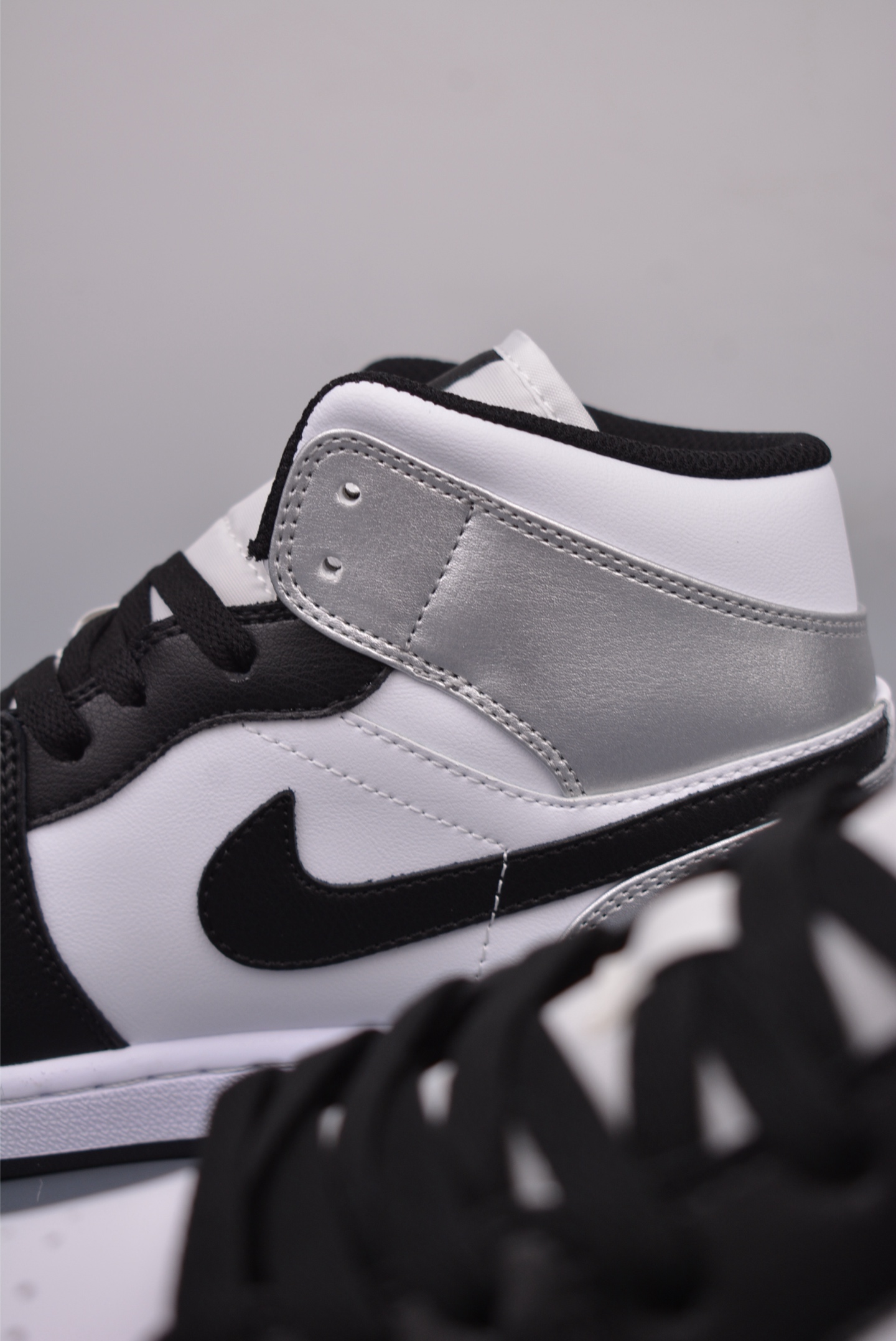 Air Jordan 1 Mid Black Silver DQ8423-103
