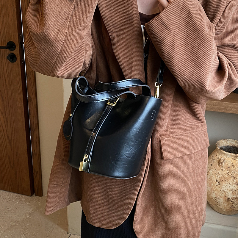 🔥TOP 1 BEST-SELLING BAG - Large Capacity Cowhide Bucket Bag