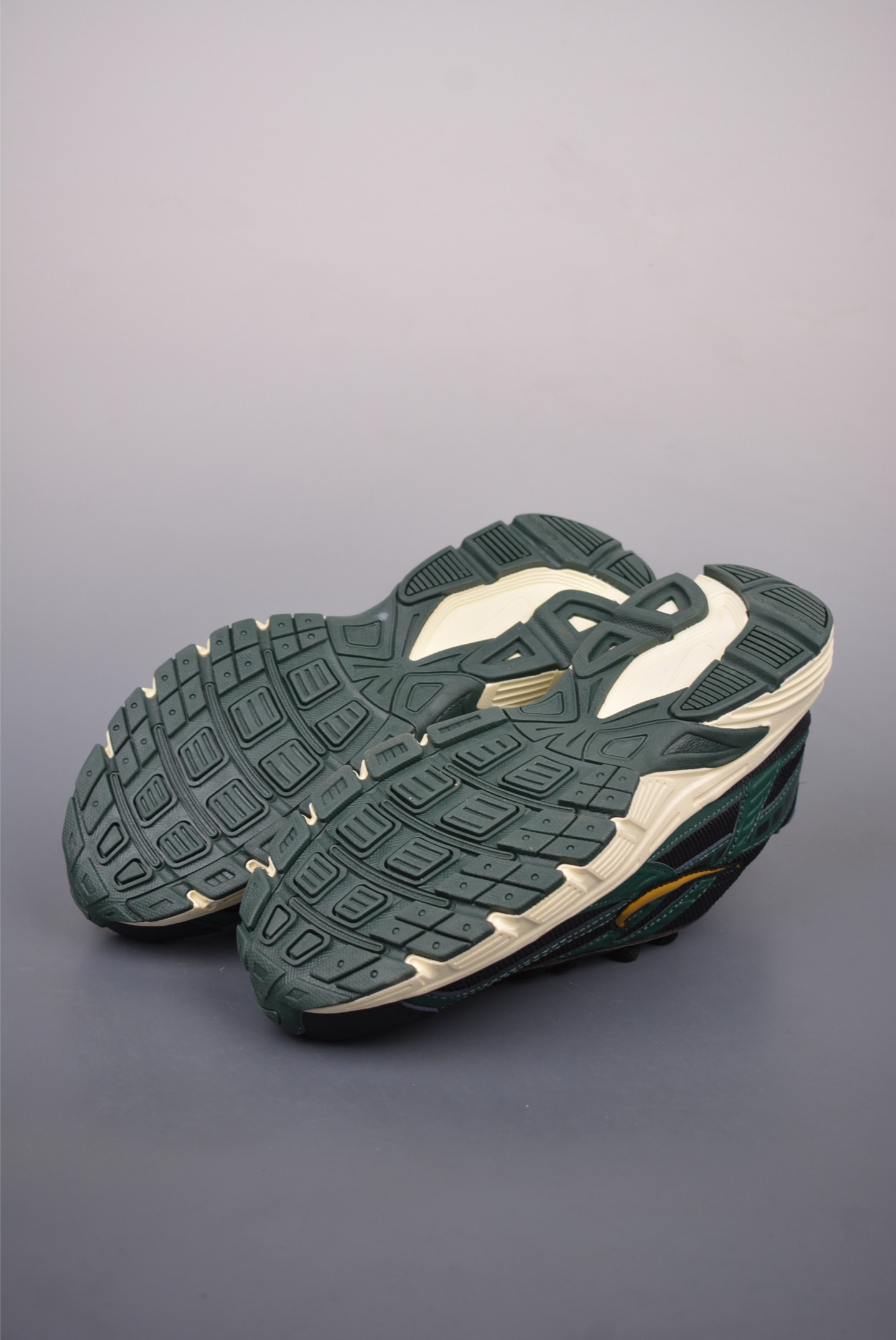 Nike Initiator Running black, green and yellow HQ3611-010