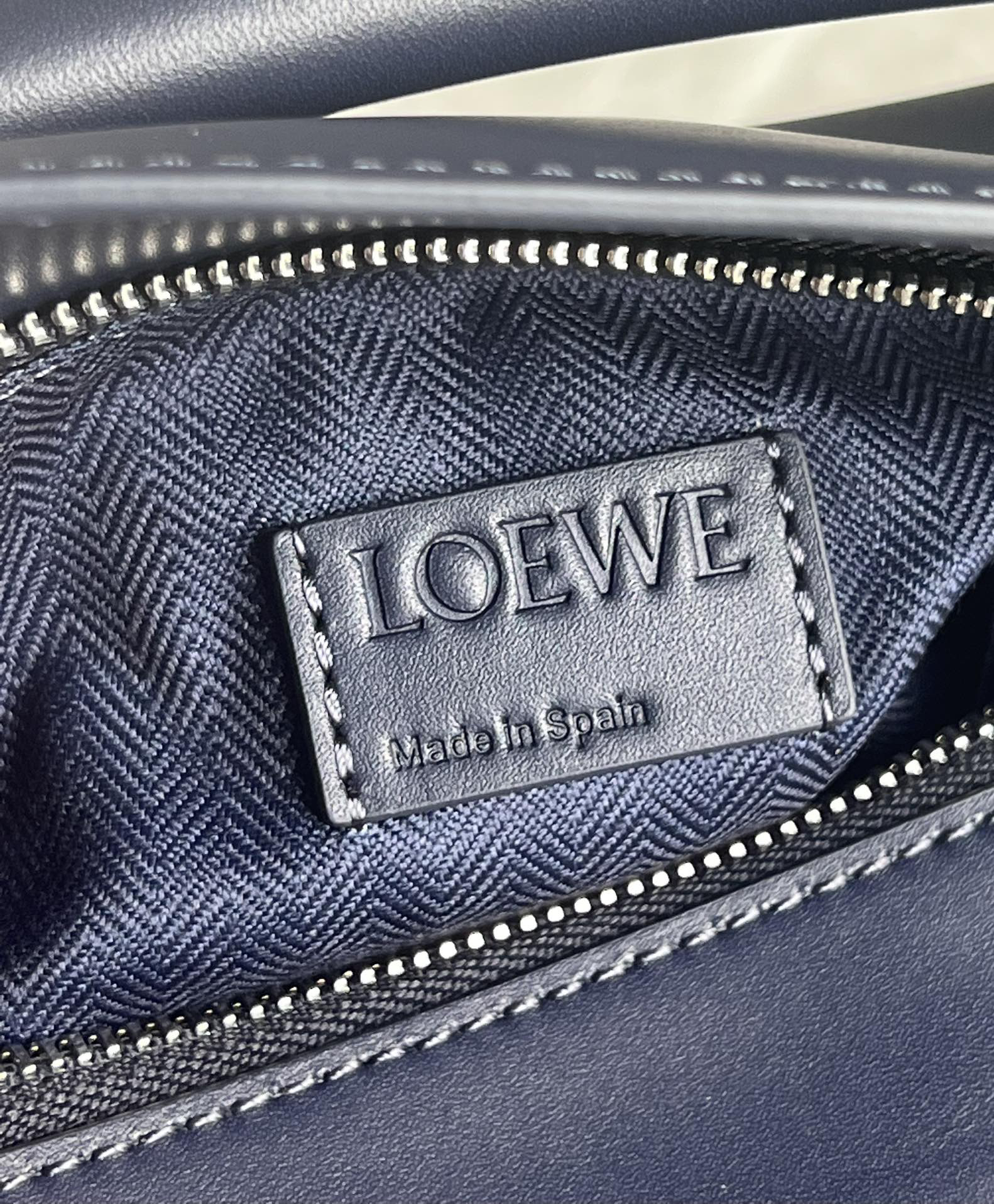 Loewe zzle embroidered shoulder strap bag 0189