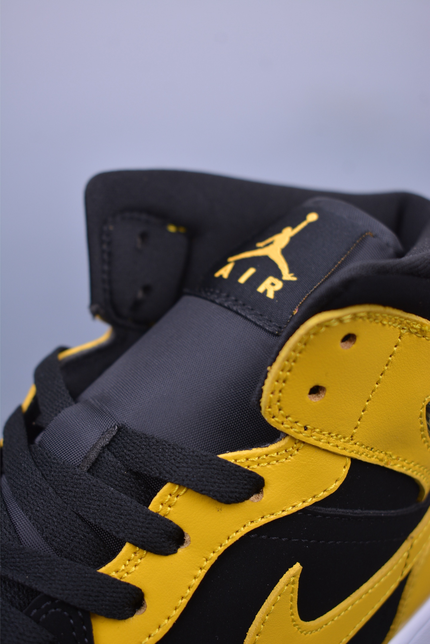 Nike Air Jordan 1 Mid AJ1 Basketball Shoes Black and Yellow HJ6654-071