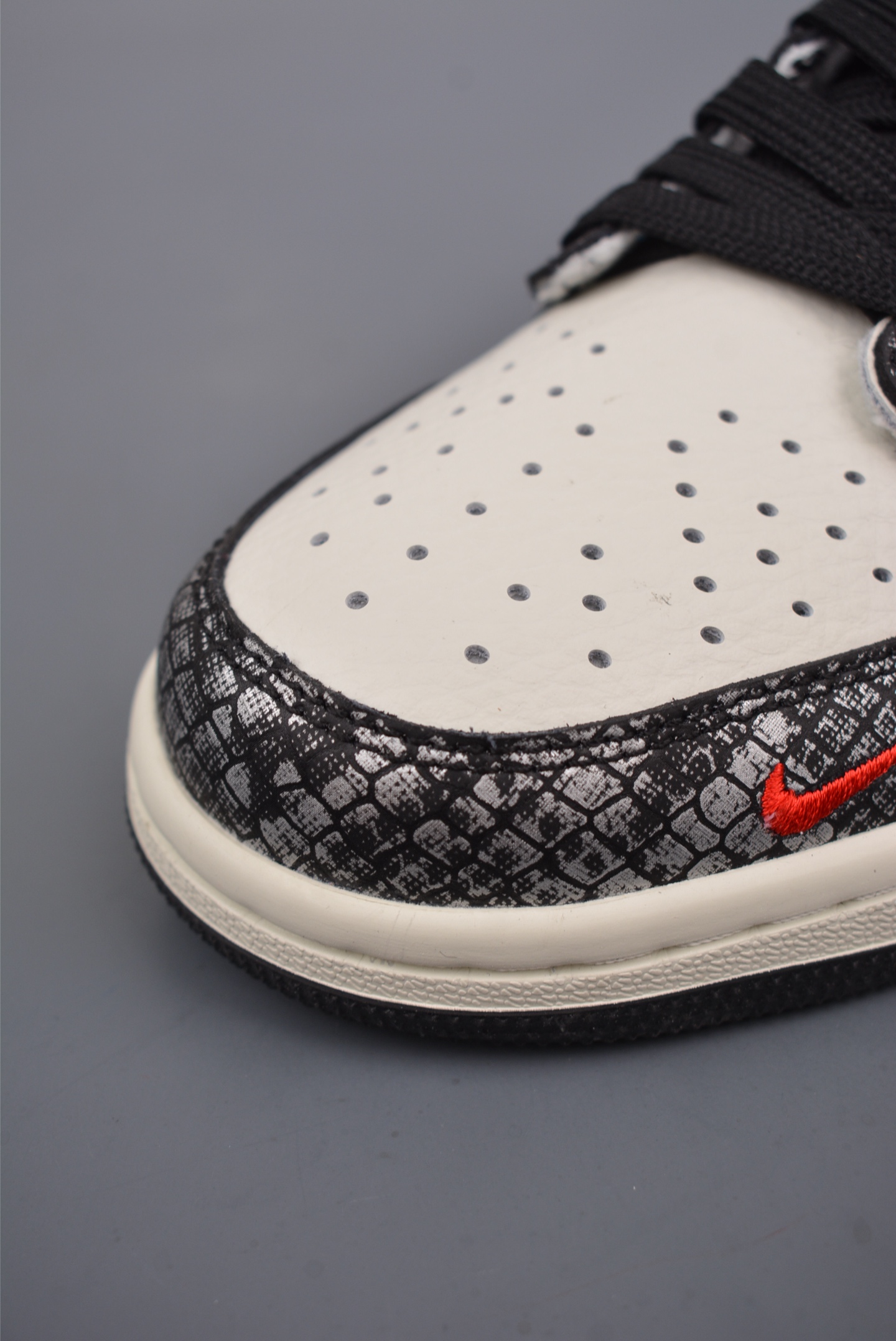 Fragment x Travis Scott x Year of the Snake Limited Air Jordan 1 Low