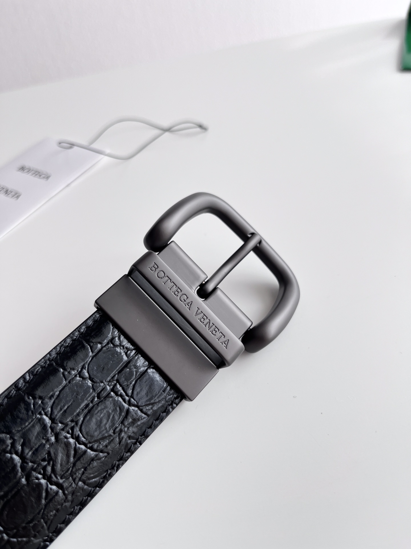 Bottega Veneta frosted pin buckle crocodile pattern leather double-sided belt, 4.0cm wide