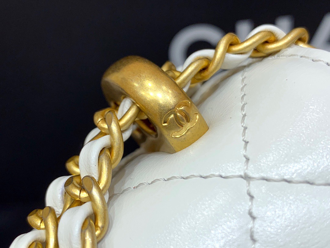Chanel 2021 Early Fall Haute Couture Collection Double Gold Bead Chain Bag AP2649