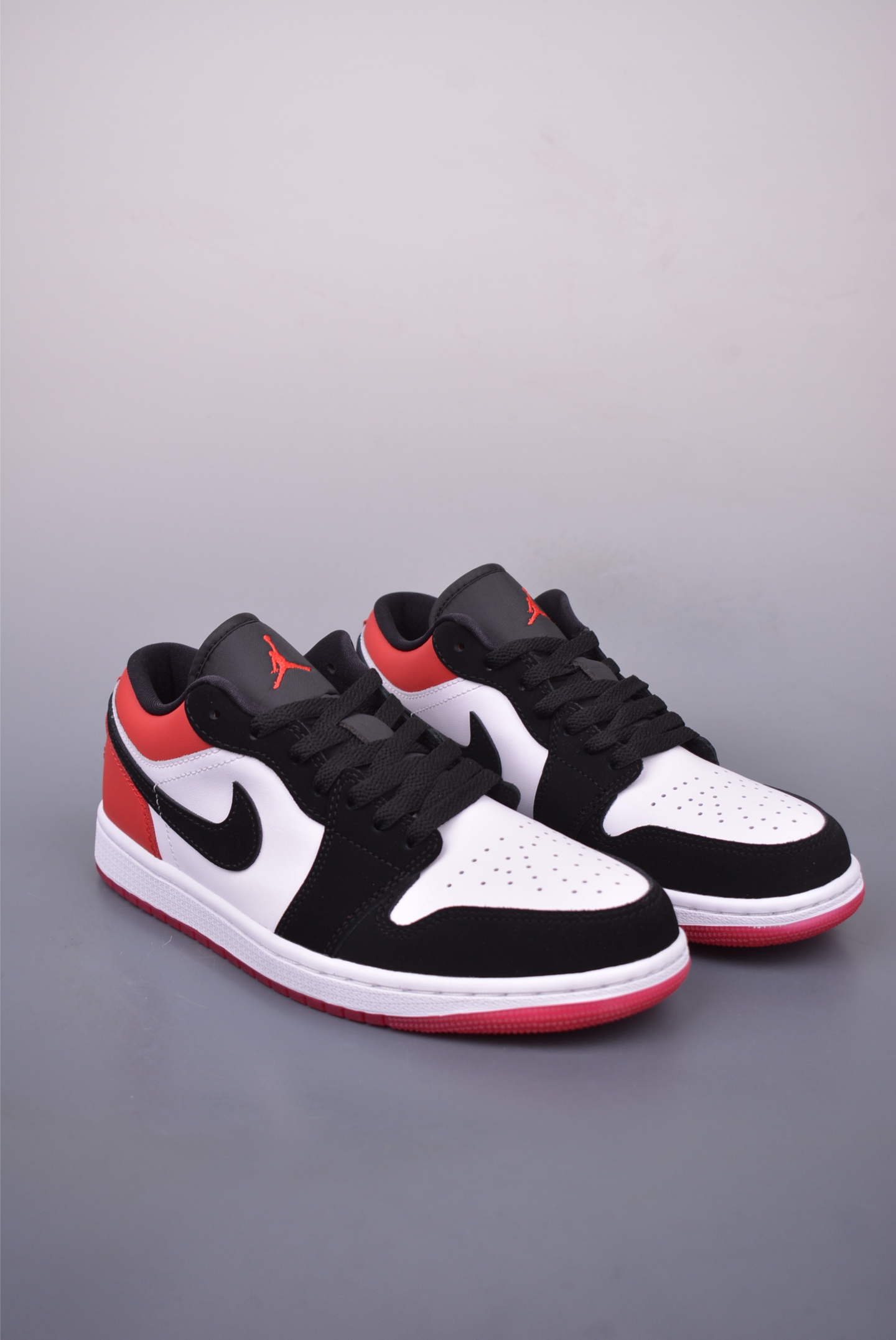 Nike Air Jordan 1 LowAJ1 basketball shoes New Black and White Red Toe IB8971-106