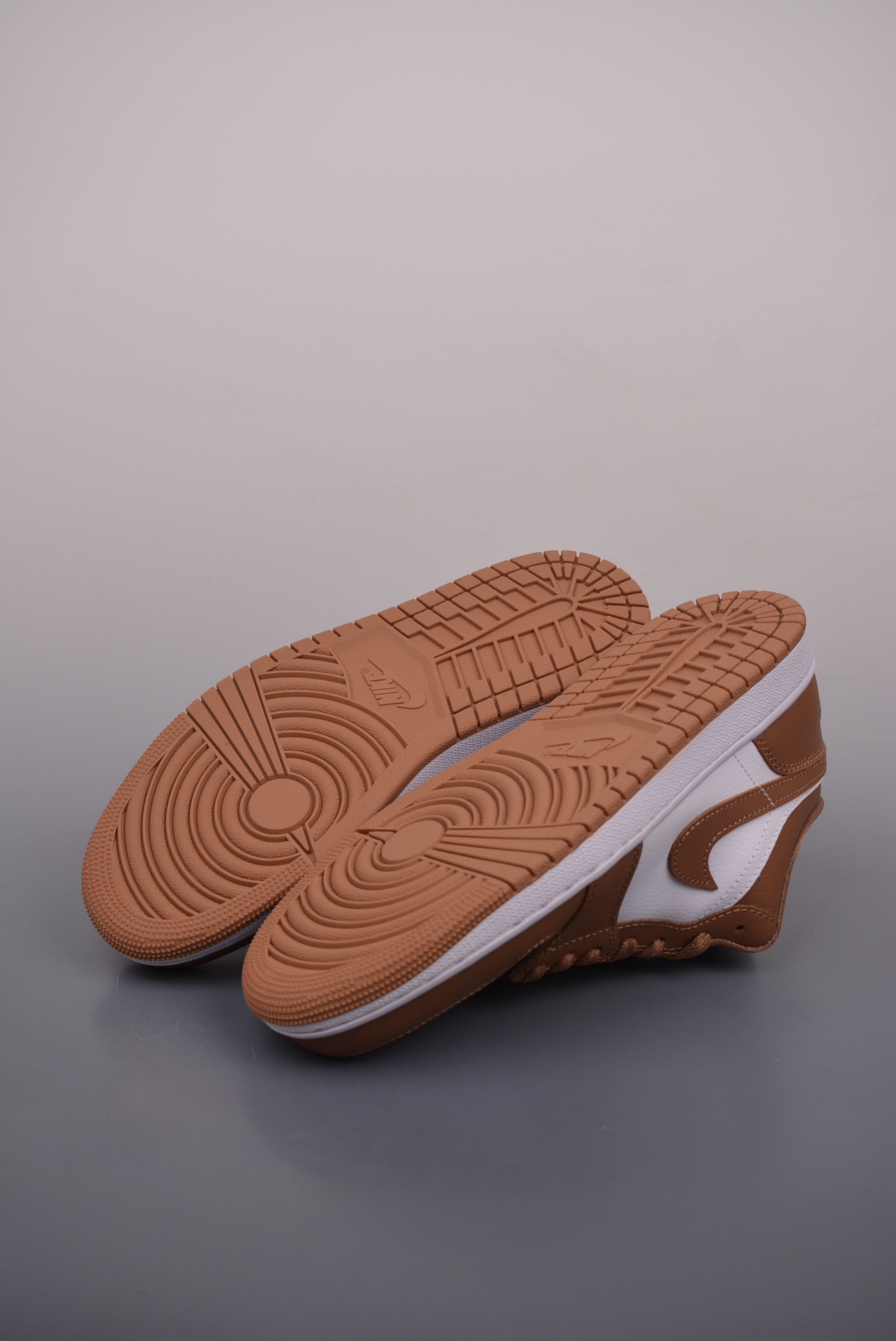 Air Jordan 1 Low GS Archaeo Brown brown and white DC0774-202