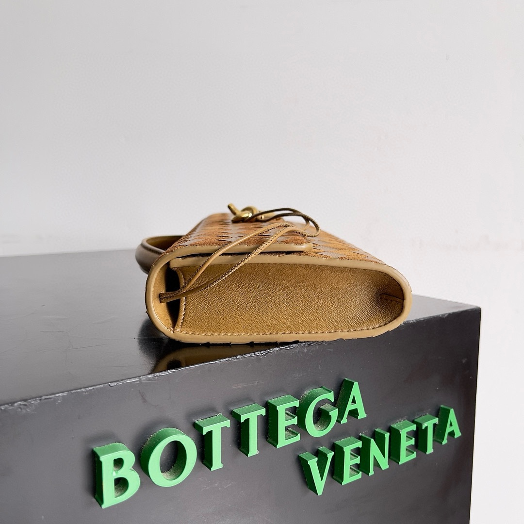 Bottega Veneta Andiamo Evening Clutch 741511