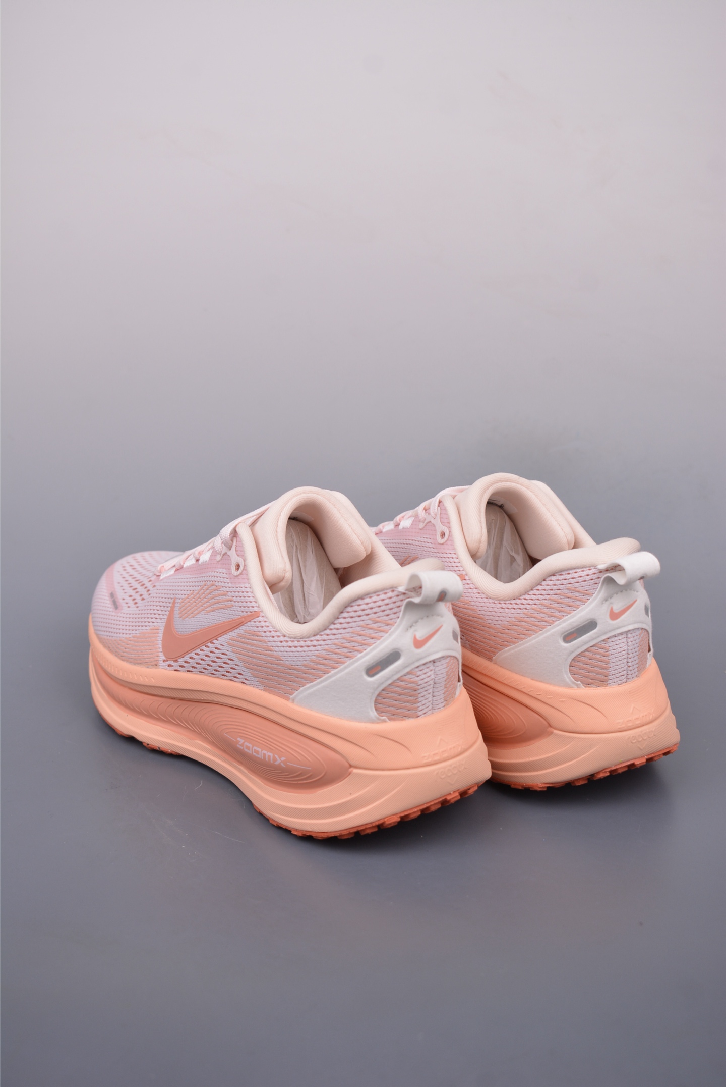 Nike Vomero 18 ZoomX Running Shoes Light Pink HM6804-601