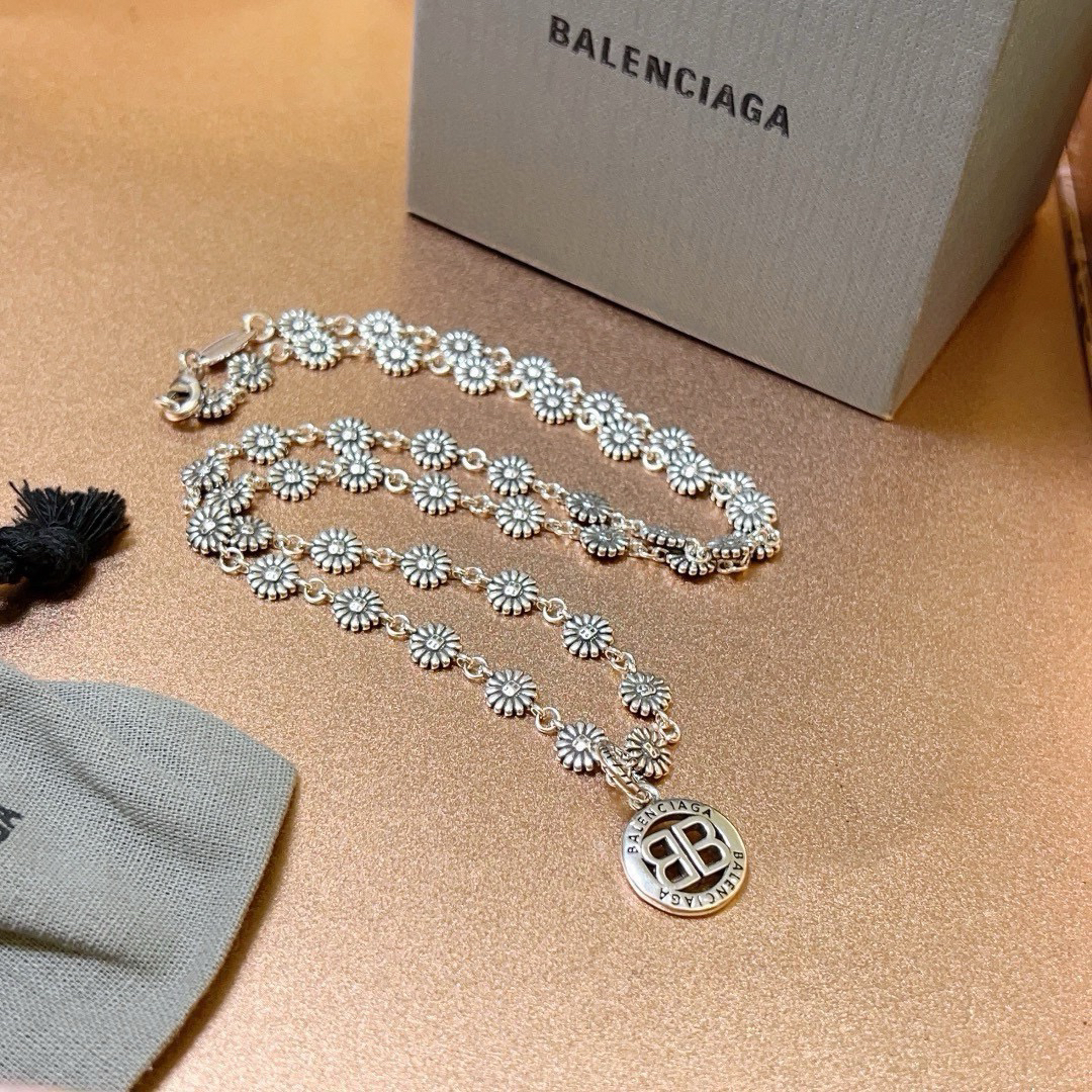 Balenciaga BB Chrysanthemum Vintage Necklace