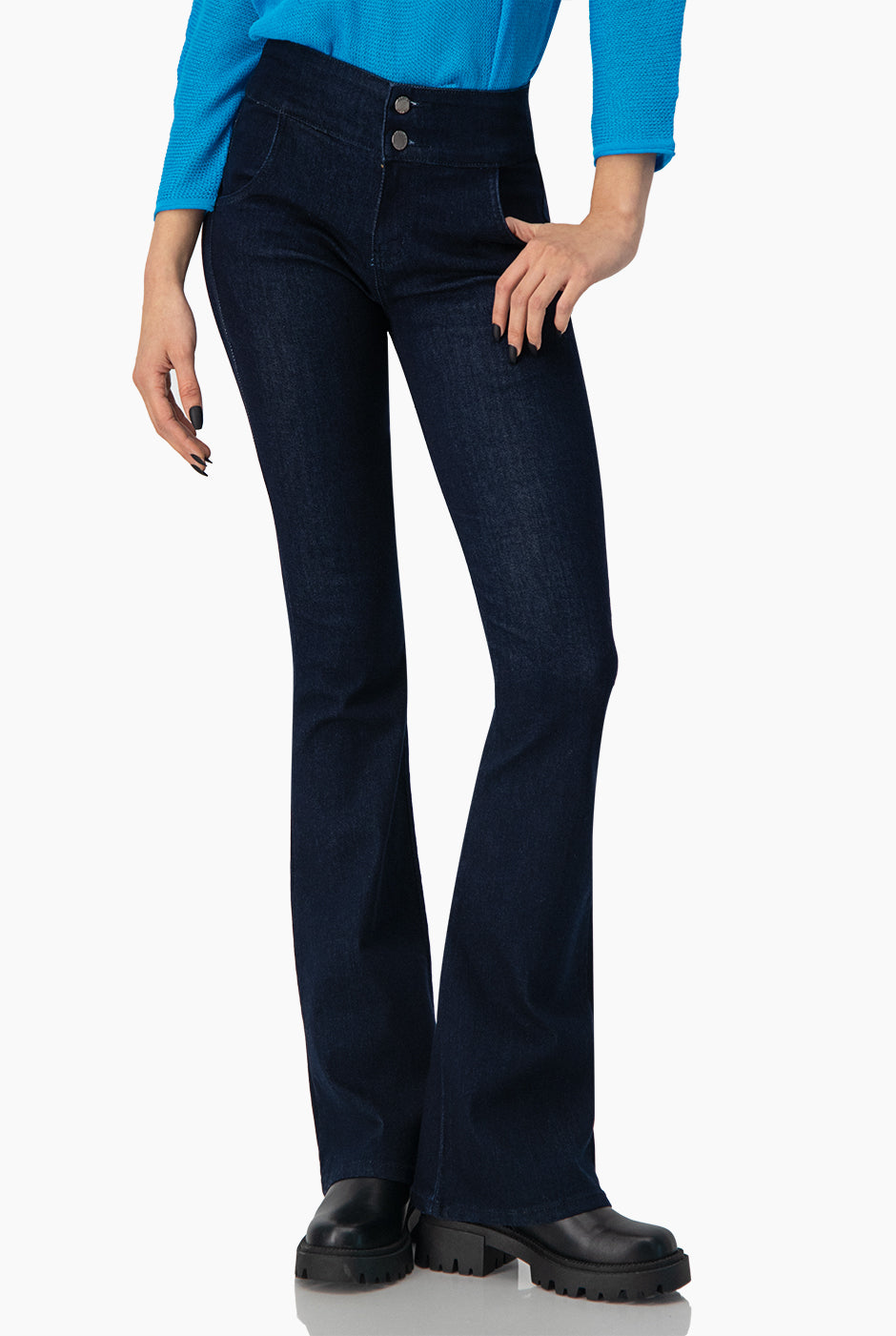 Jeans campana con doble boton frontal