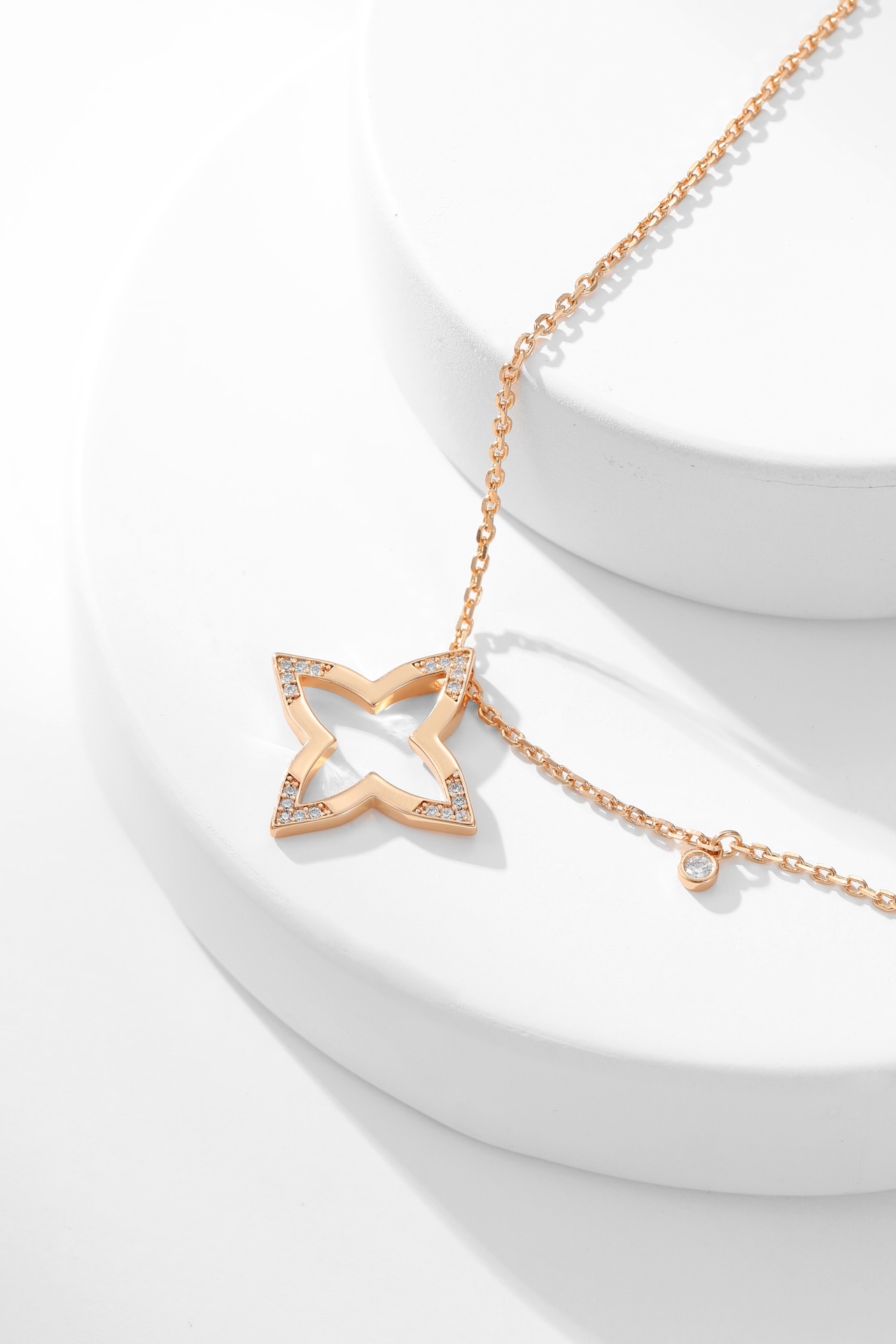 LV Color Blossom series four-pointed star pattern necklace
