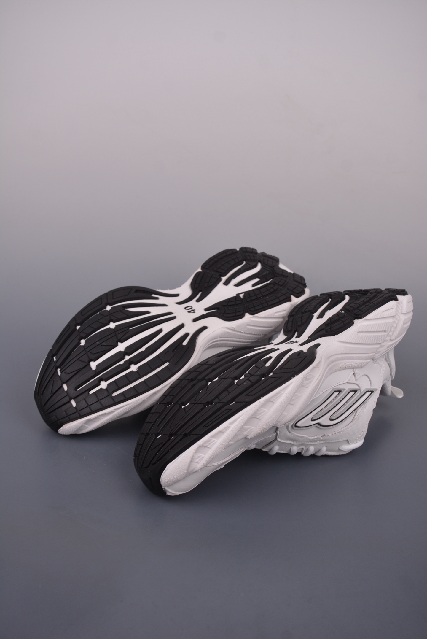 BALENCIAGA Monday Sneaker 