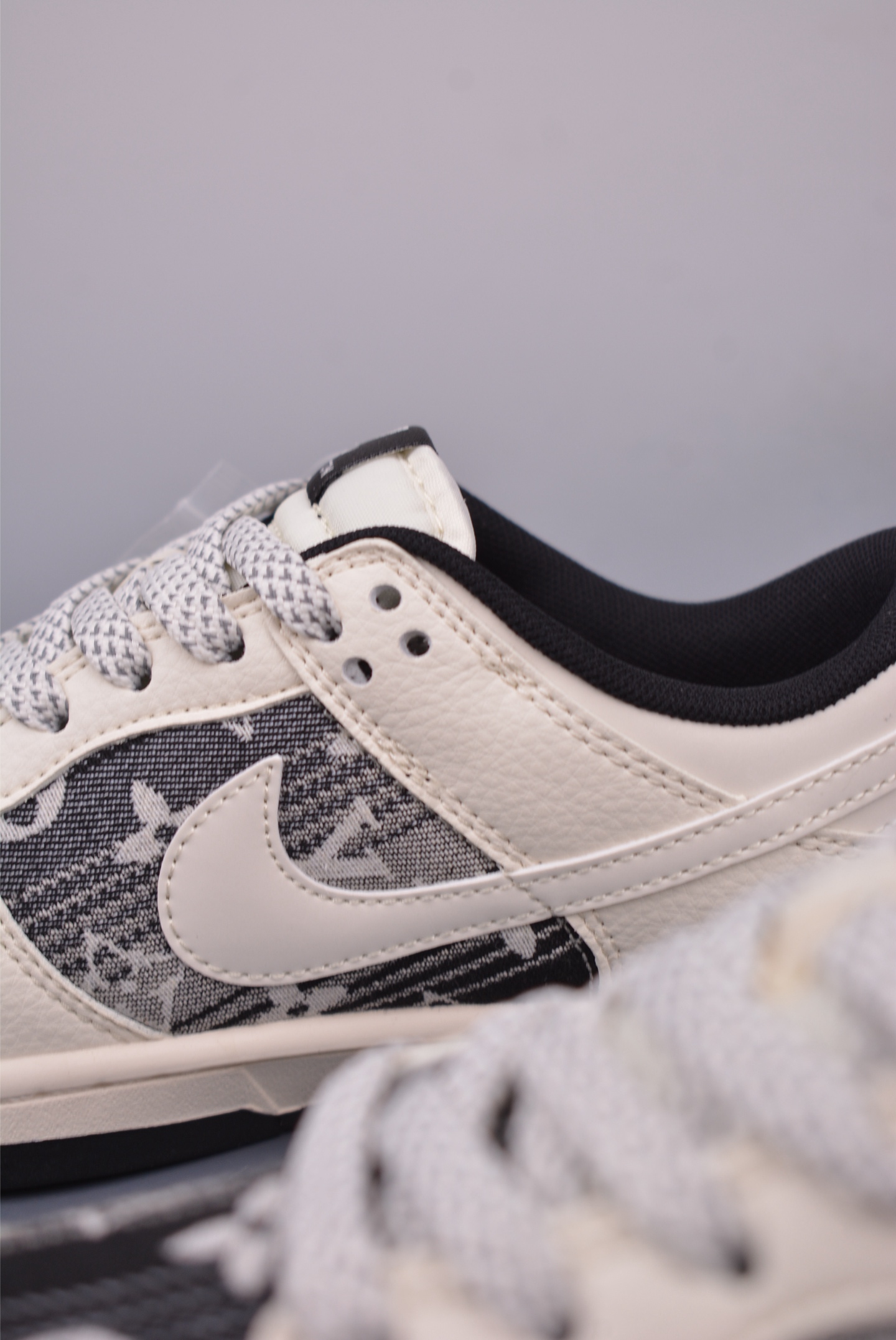 LV x Nike SB Dunk Low sneakers White and Black Print Gradient FC1688-229