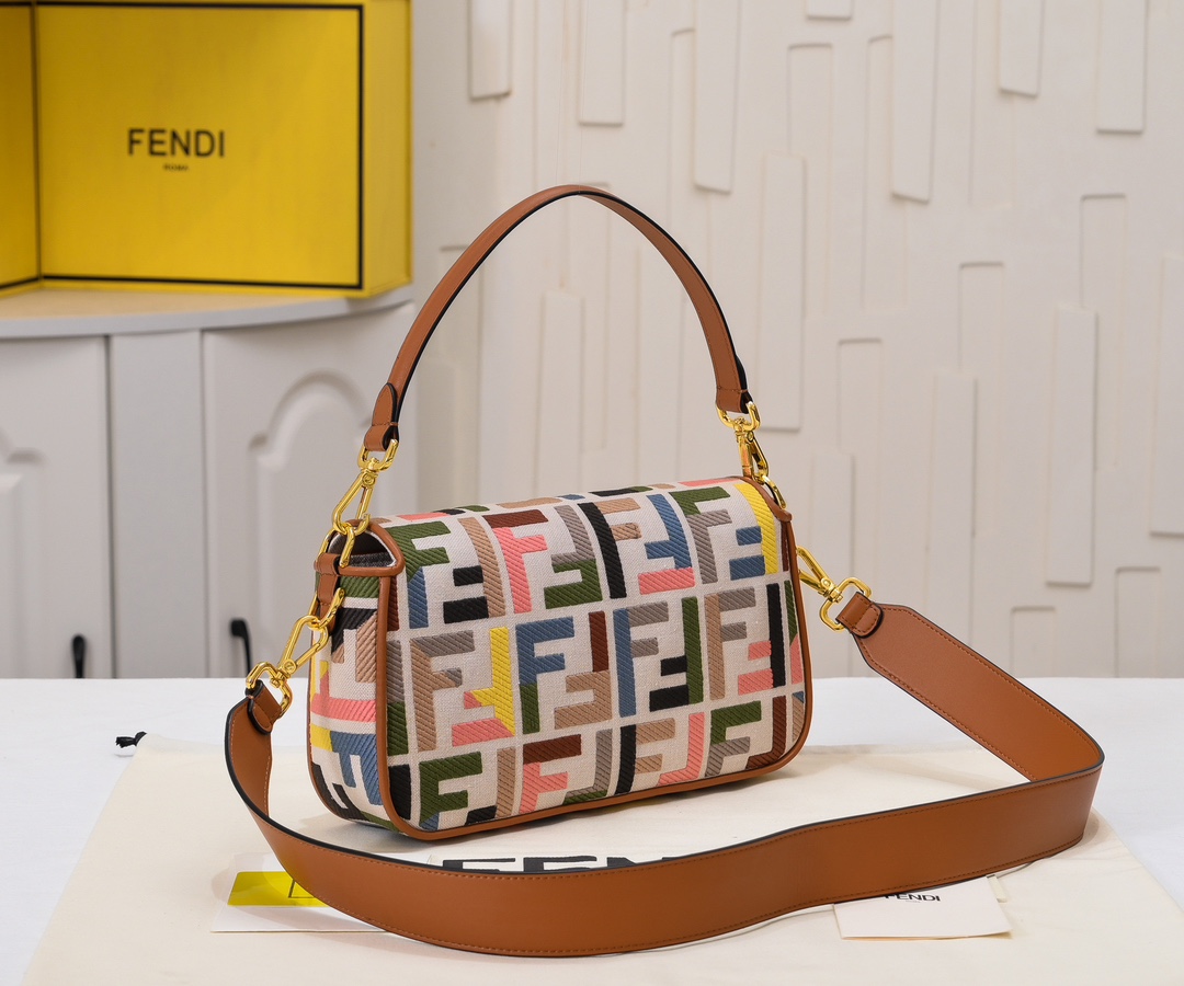 FENDI Baguette Shoulder Bag 1002