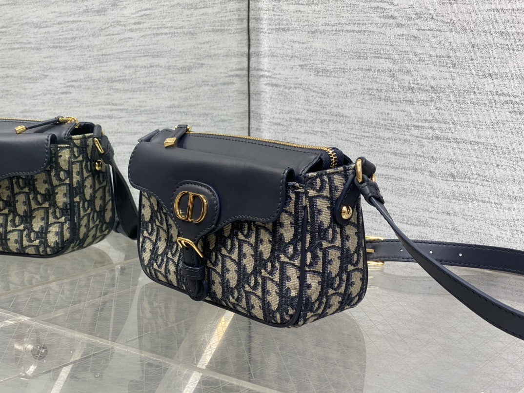 Dior 30Montaigne Poet Handbag