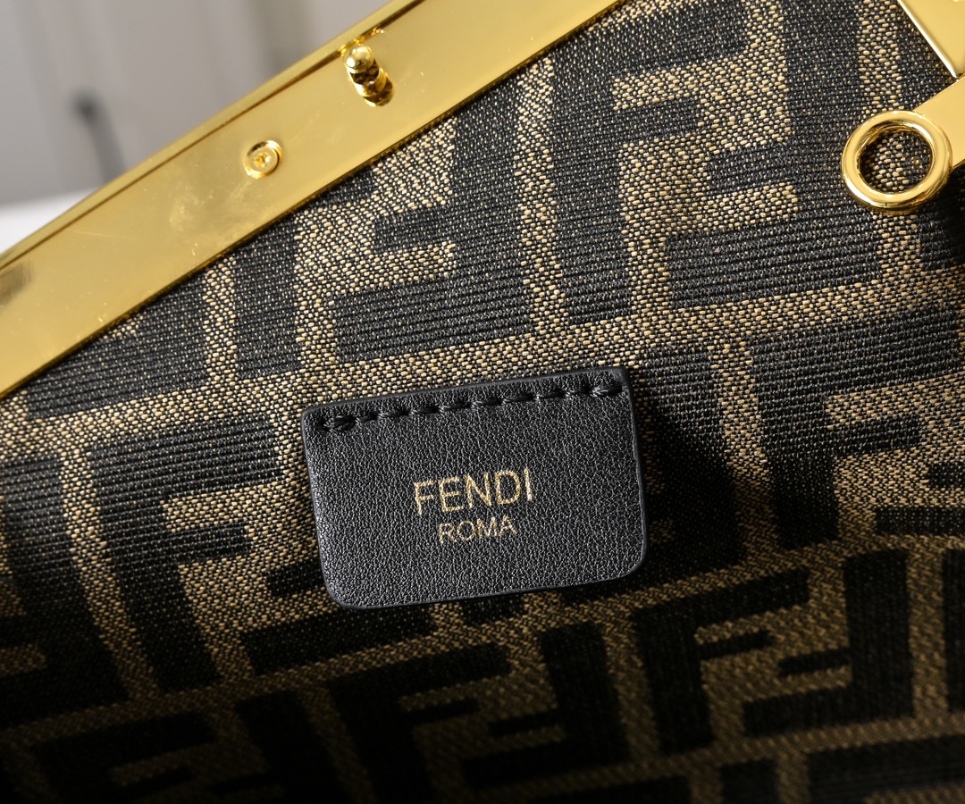 FENDI First Shoulder Bag 80016