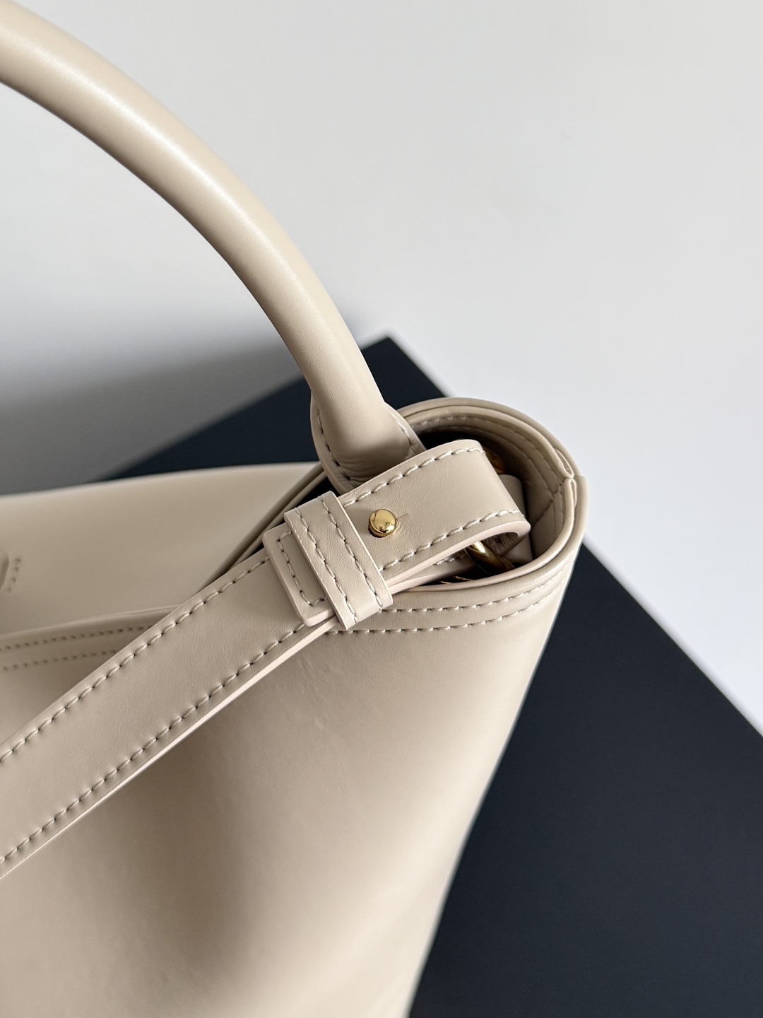 Bottega Veneta 2025 New Arrival Women's LIBERTA Small Bucket Bag 806038