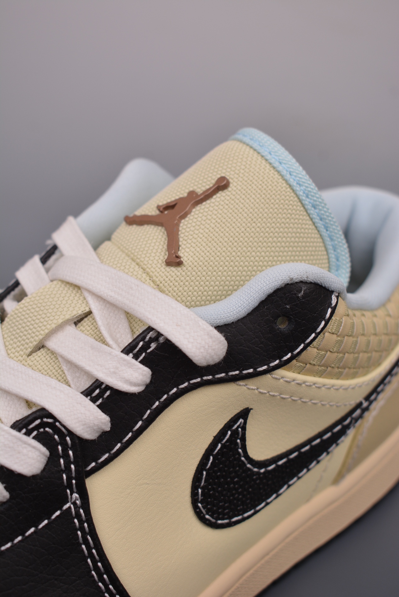 Air Jordan 1 Low SE Coconut Milk Black XZ2828-001