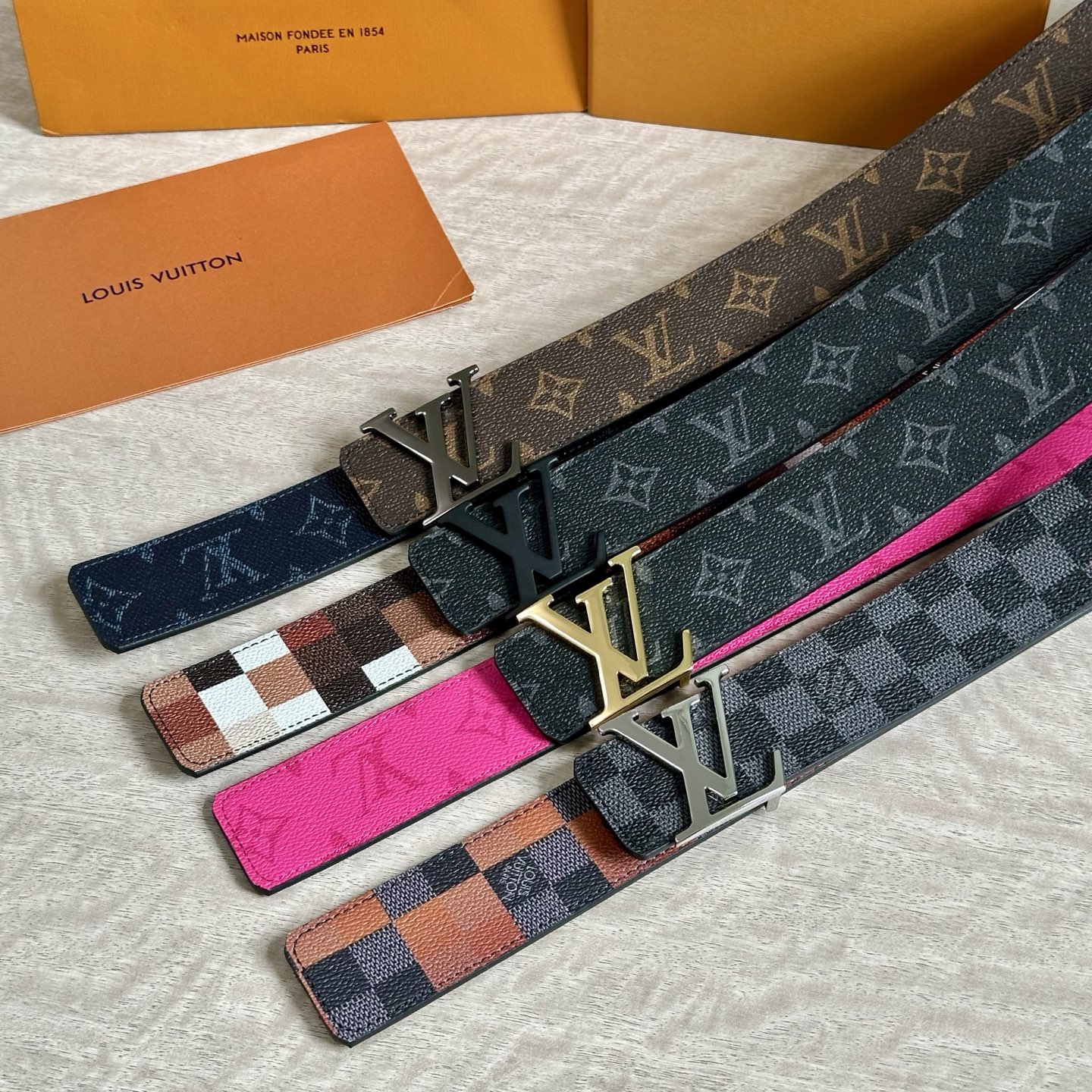 Louis Vuitton Monogram double-sided print belt 4CM wide