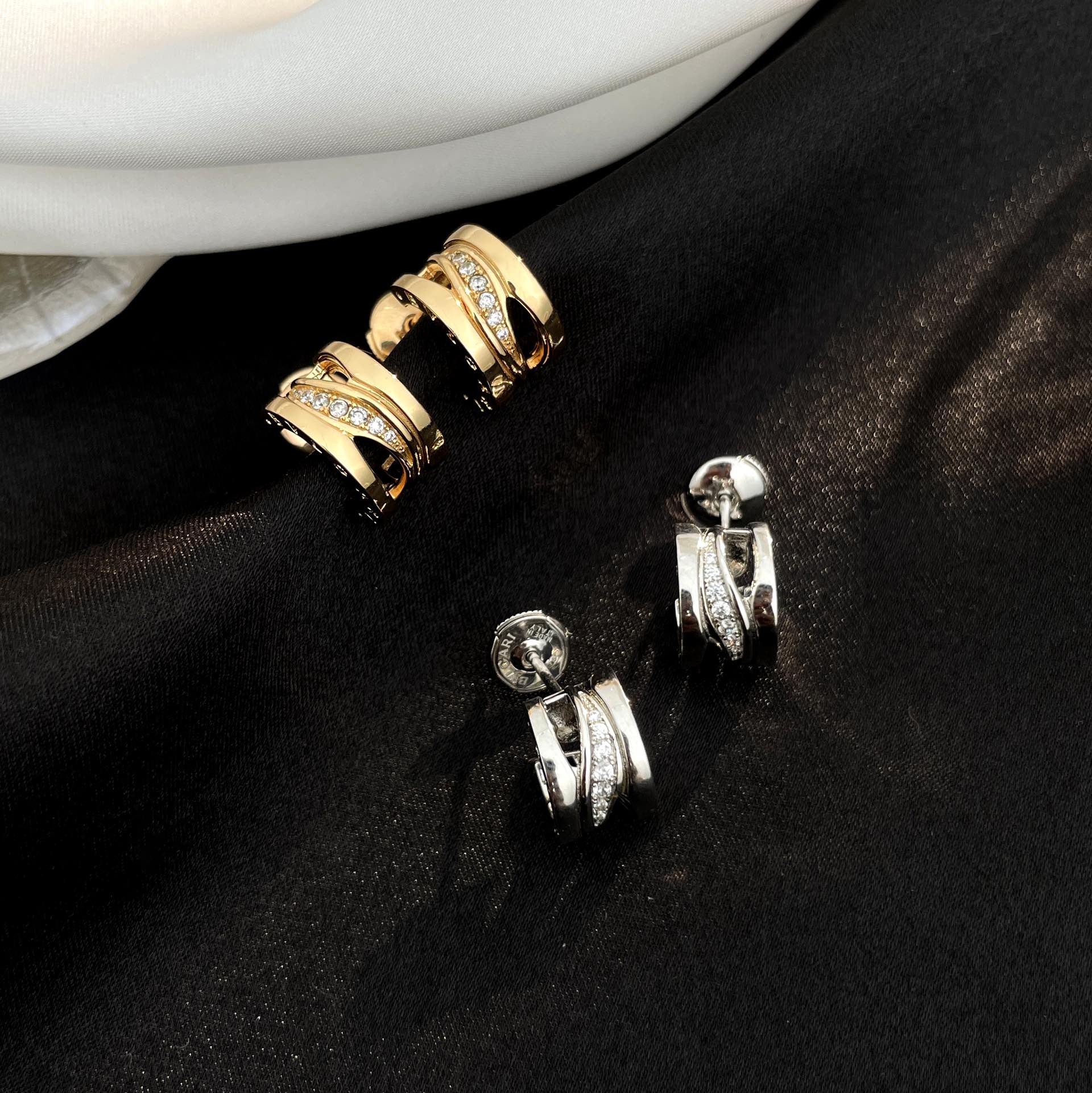Bulgari B.ZERO1 series hollow diamond earrings