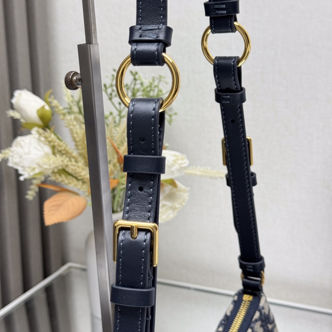 Dior 30Montaigne series mini handbag 2398