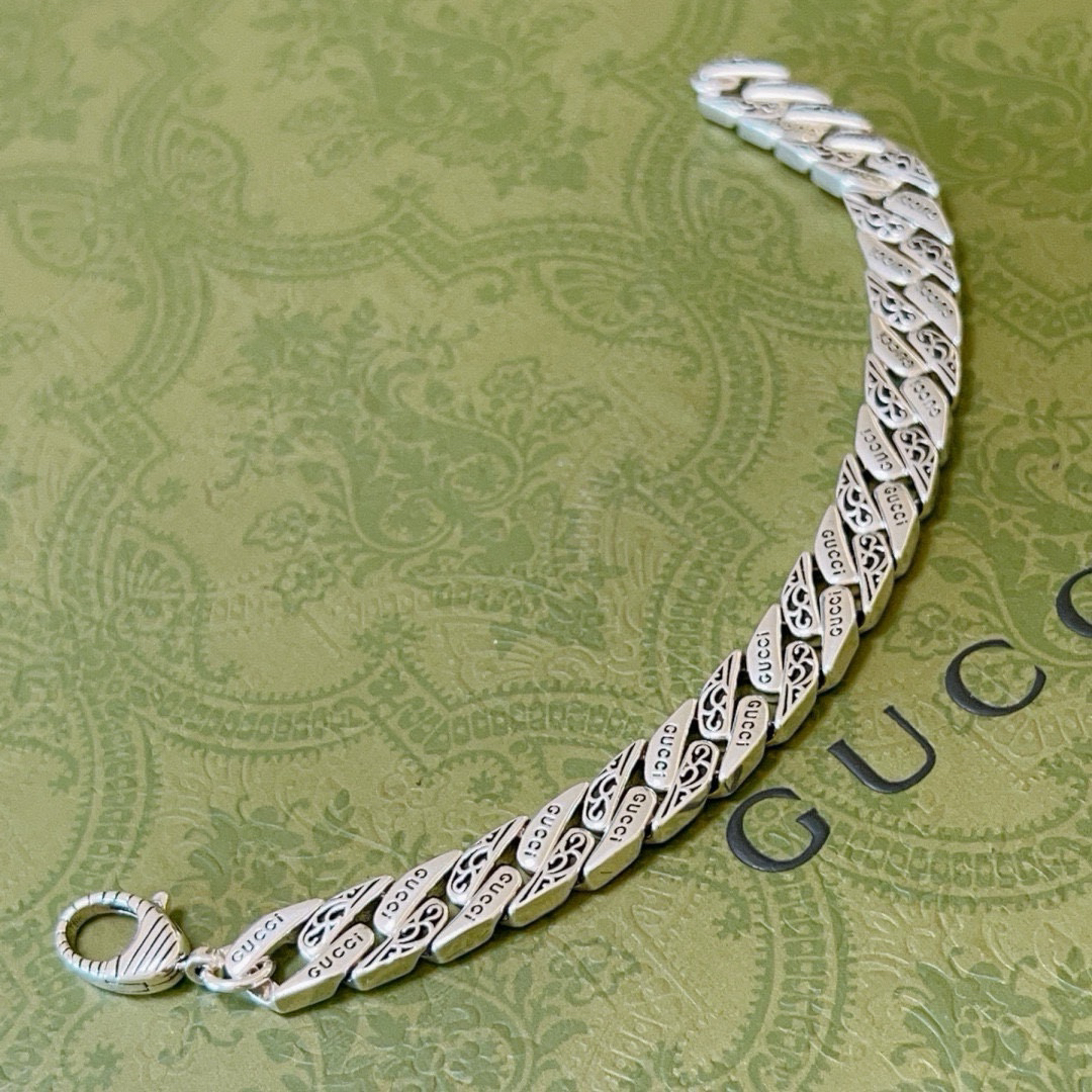 Gucci Flat Chain Lettering Vintage Bracelet