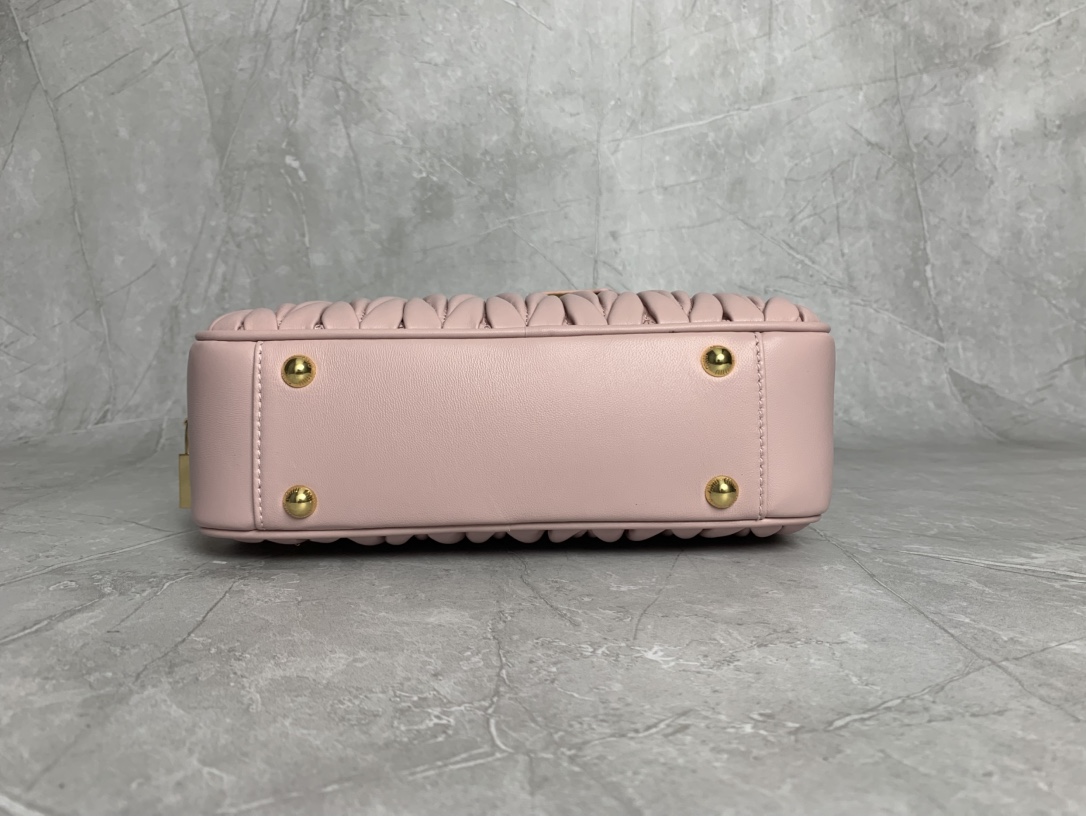 Miu Miu Diamond Bucket Bag 5BE090