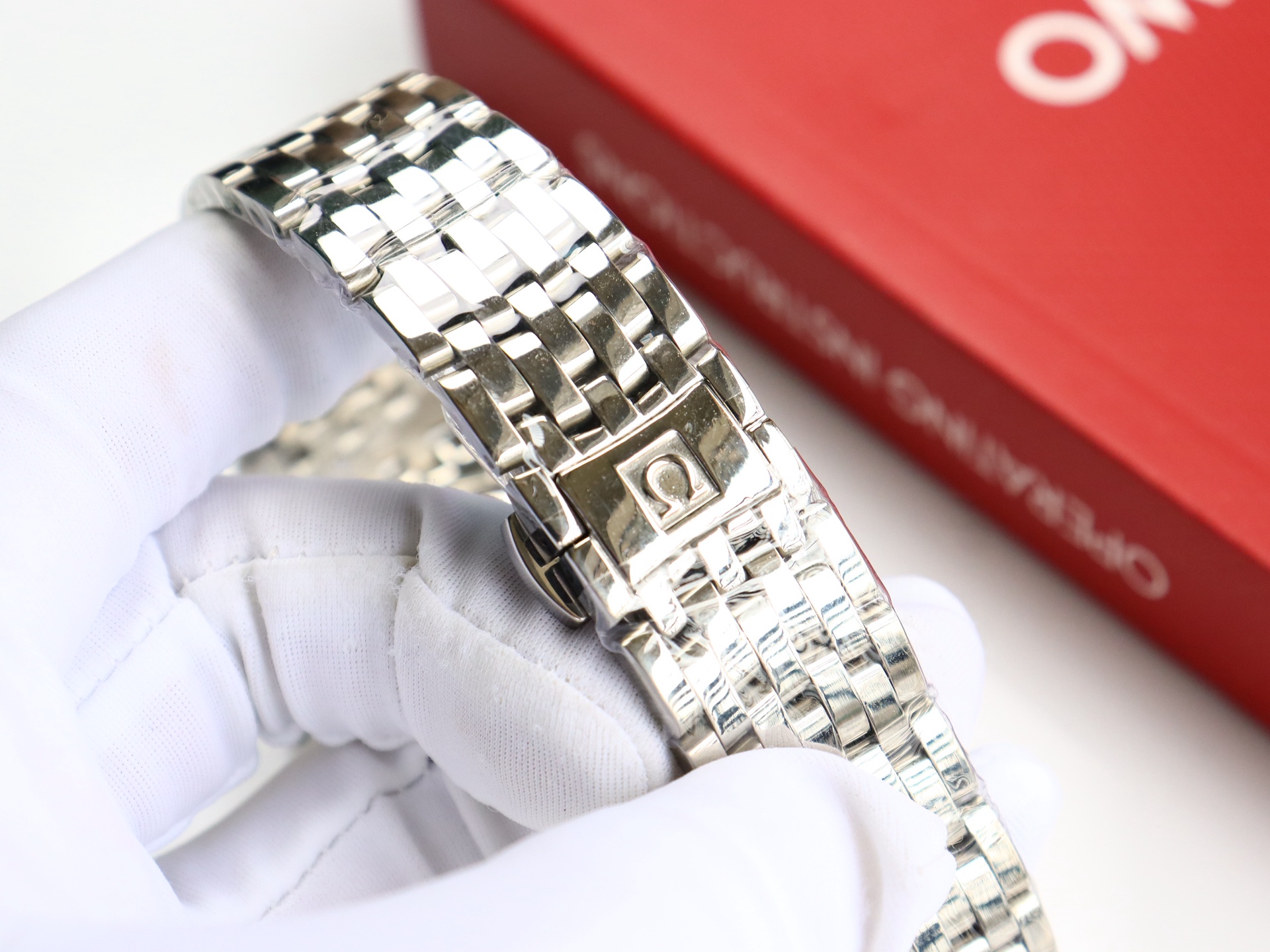 Omega De Ville series two-hand semi-mechanical men's watch