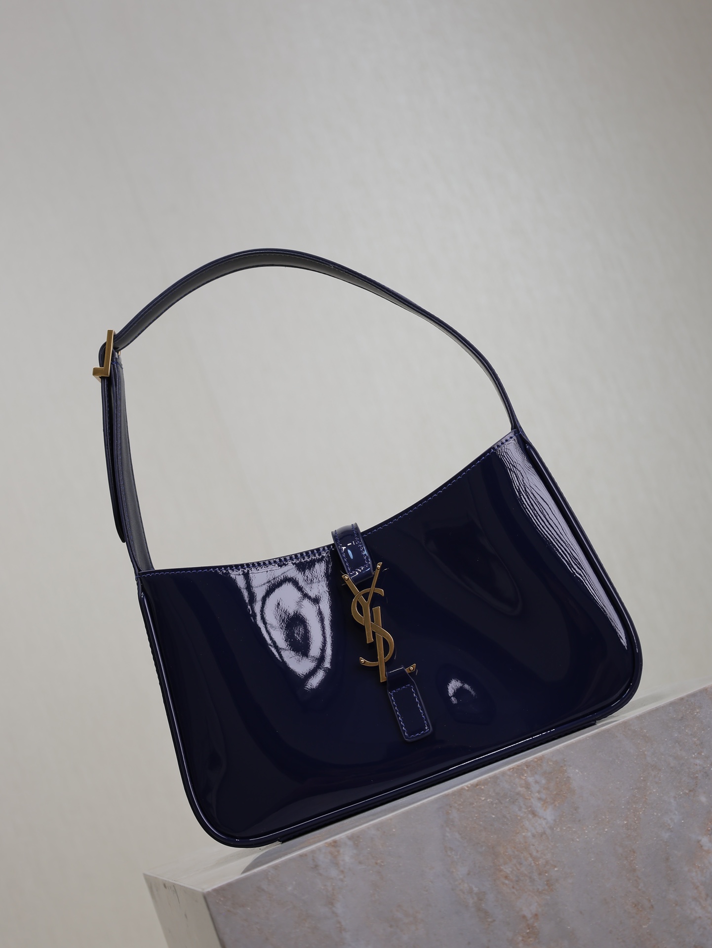 Yves Saint Laurent Le5A7 Bag 657228