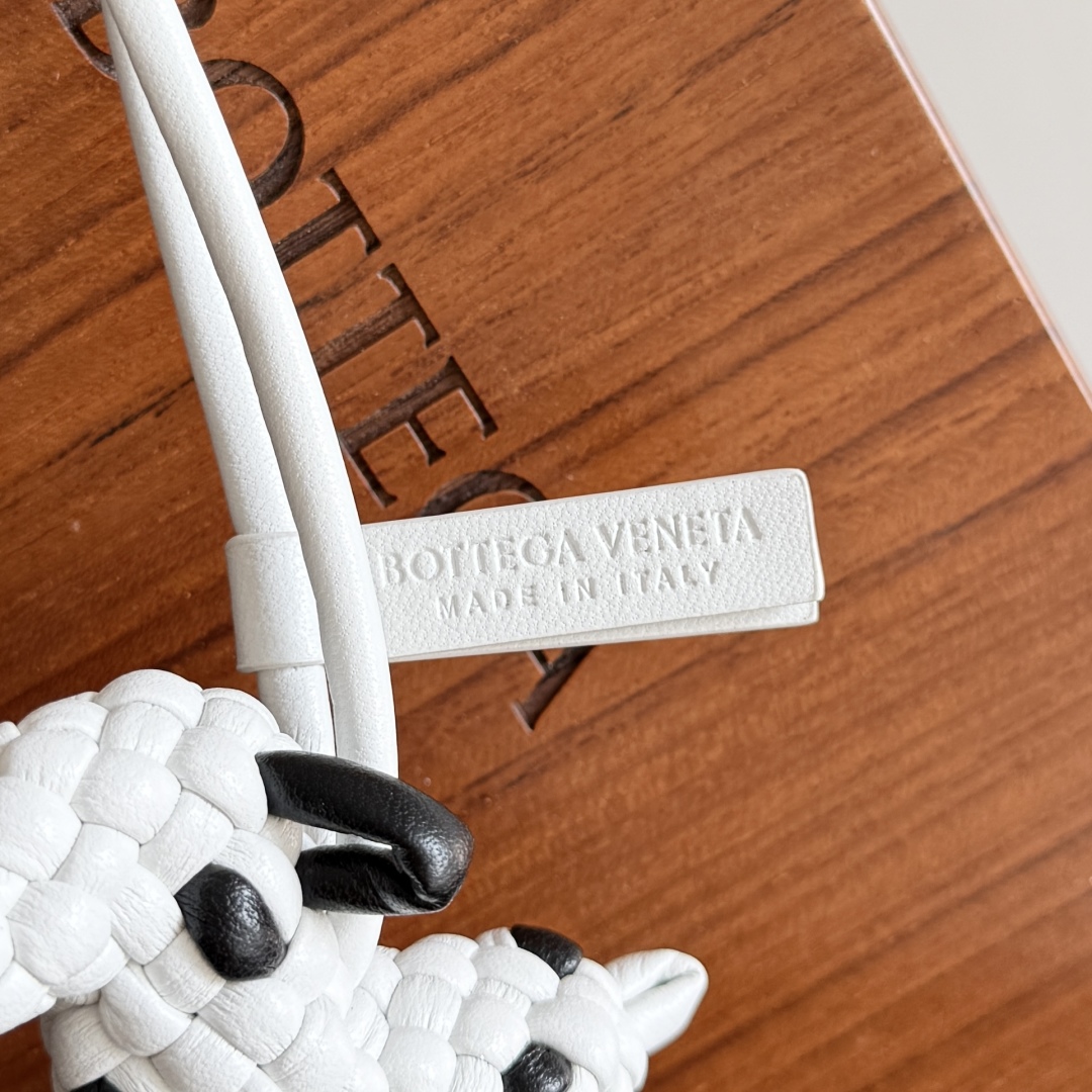 Bottega Veneta 2025 New Puppy Shape Pendant 807068