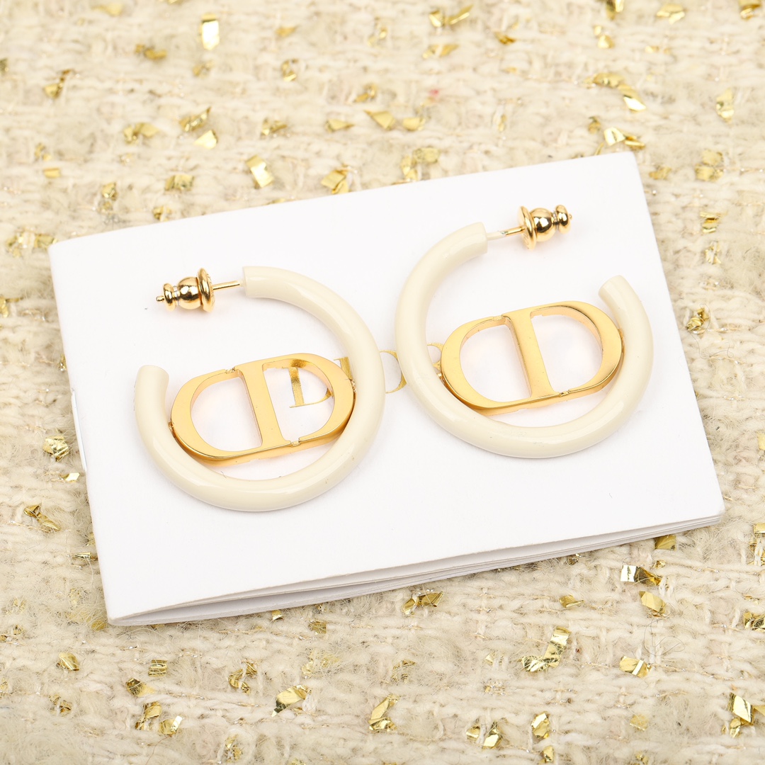 Dior hoop letter earrings