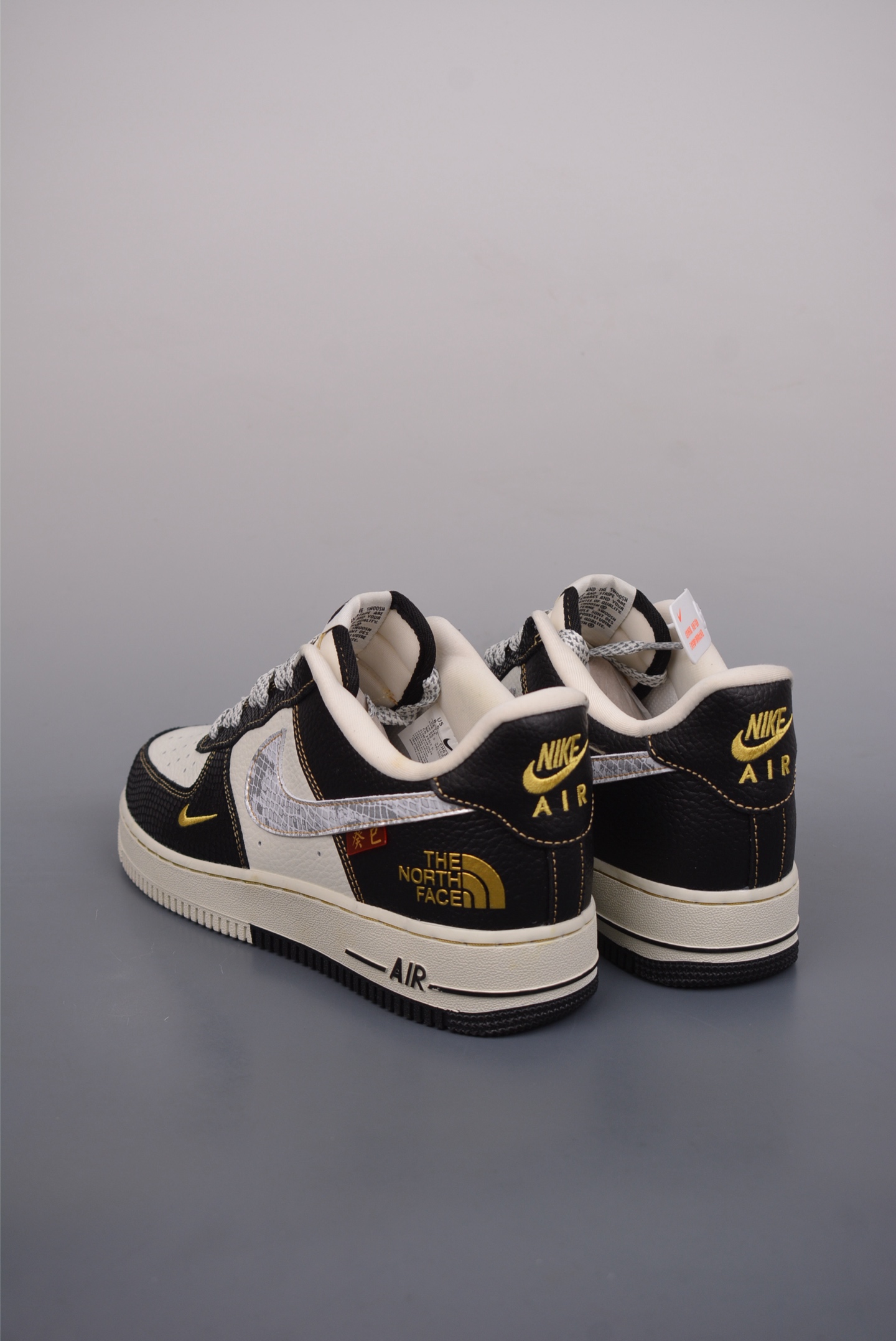 Stussy x Nike Air Force 1´07 Low Year of the Snake black and white embroidery HH7518-034