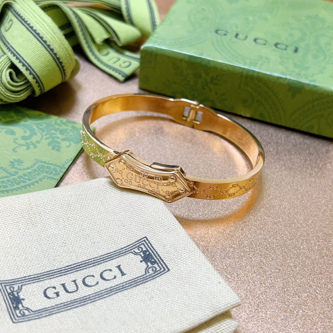 Gucci GG rose gold bracelet