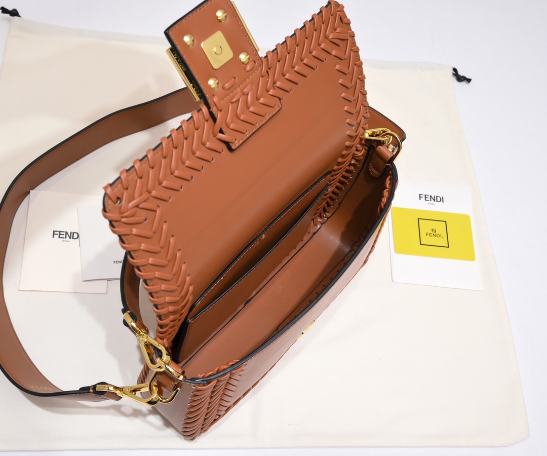 FENDI Baguette Medium Handbag 7714