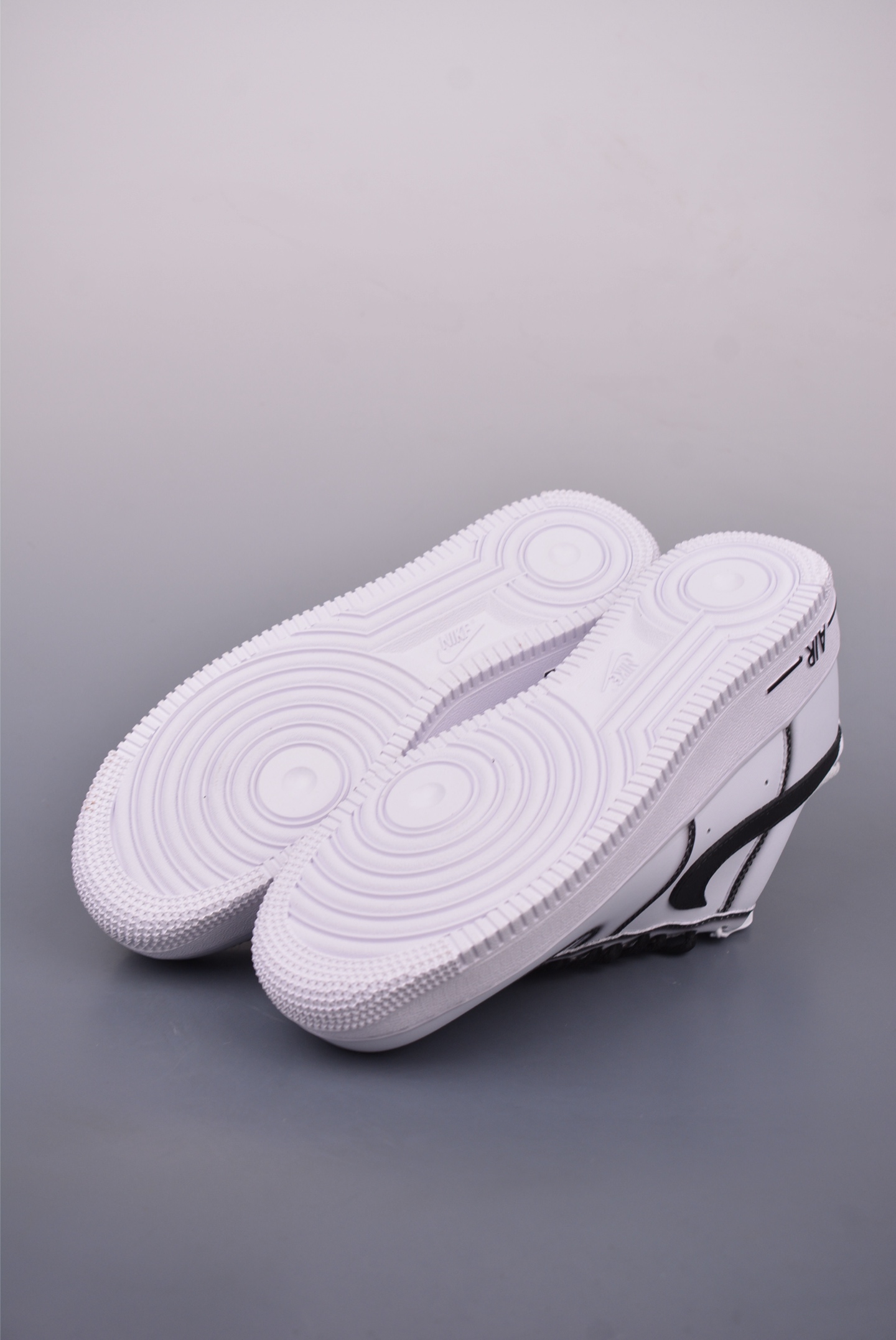 Nike Air Force 1'07 Low Sneakers White and Black Second Dimension ZH0316-075