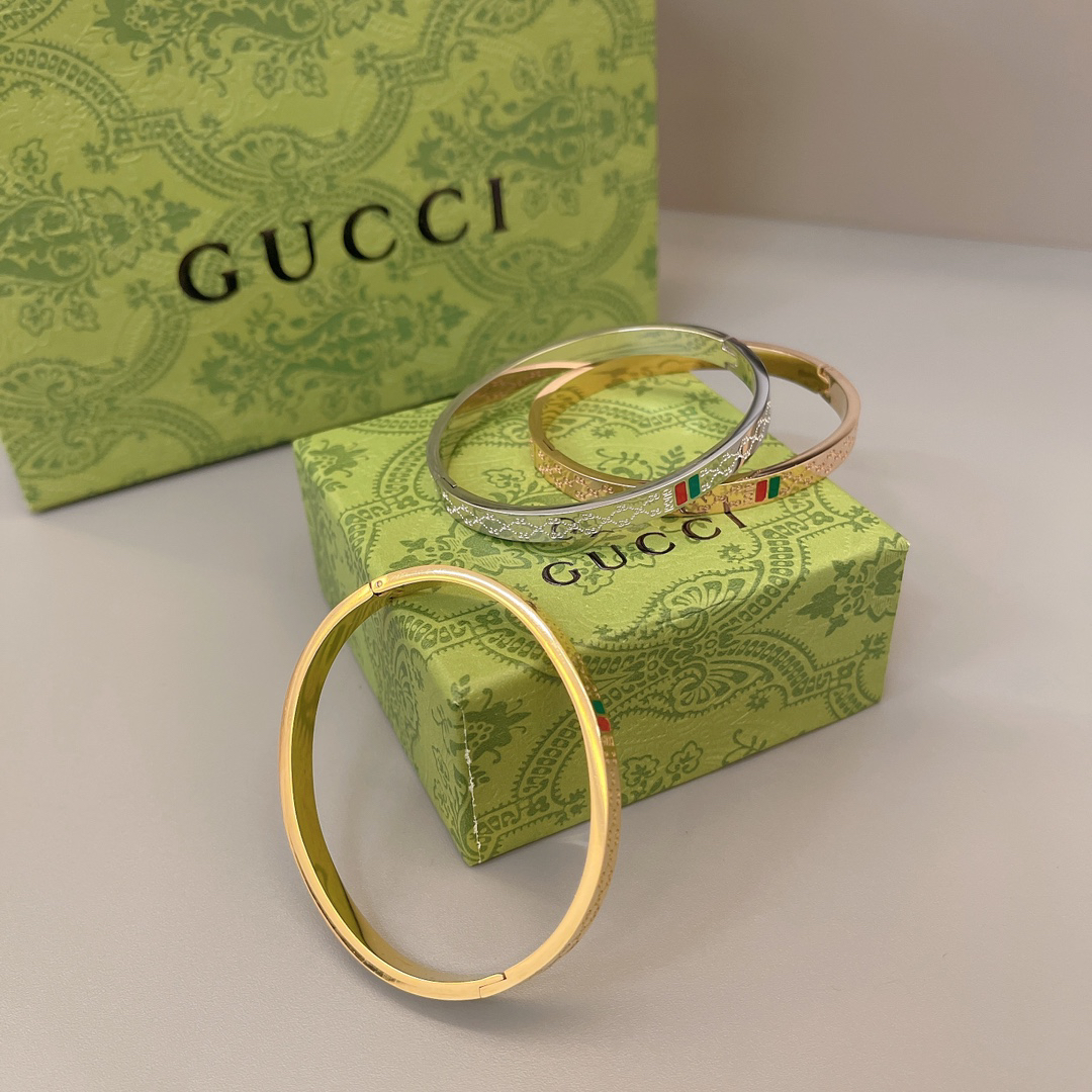 Gucci shallow carved bracelet