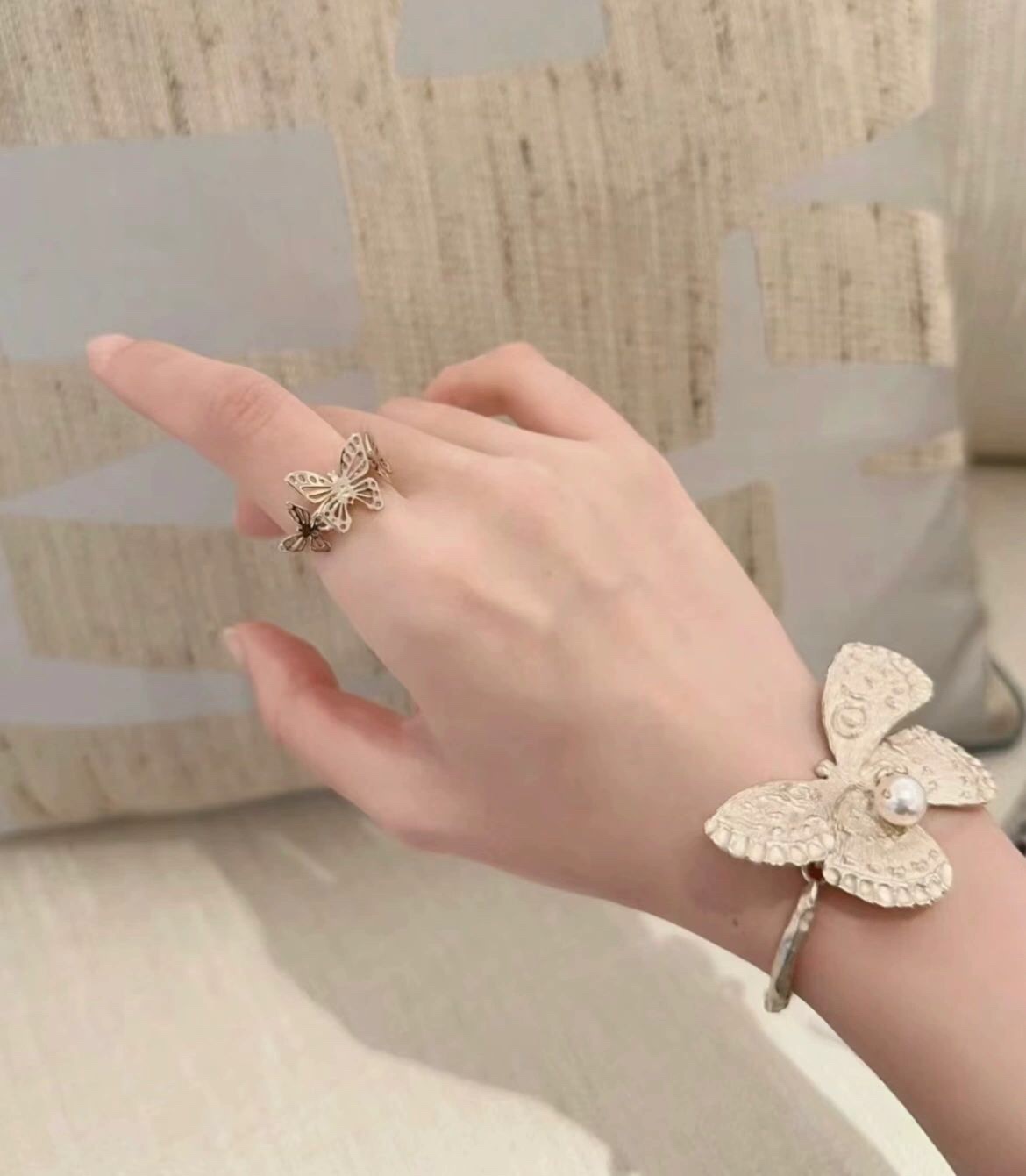 Dior hollow butterfly ring