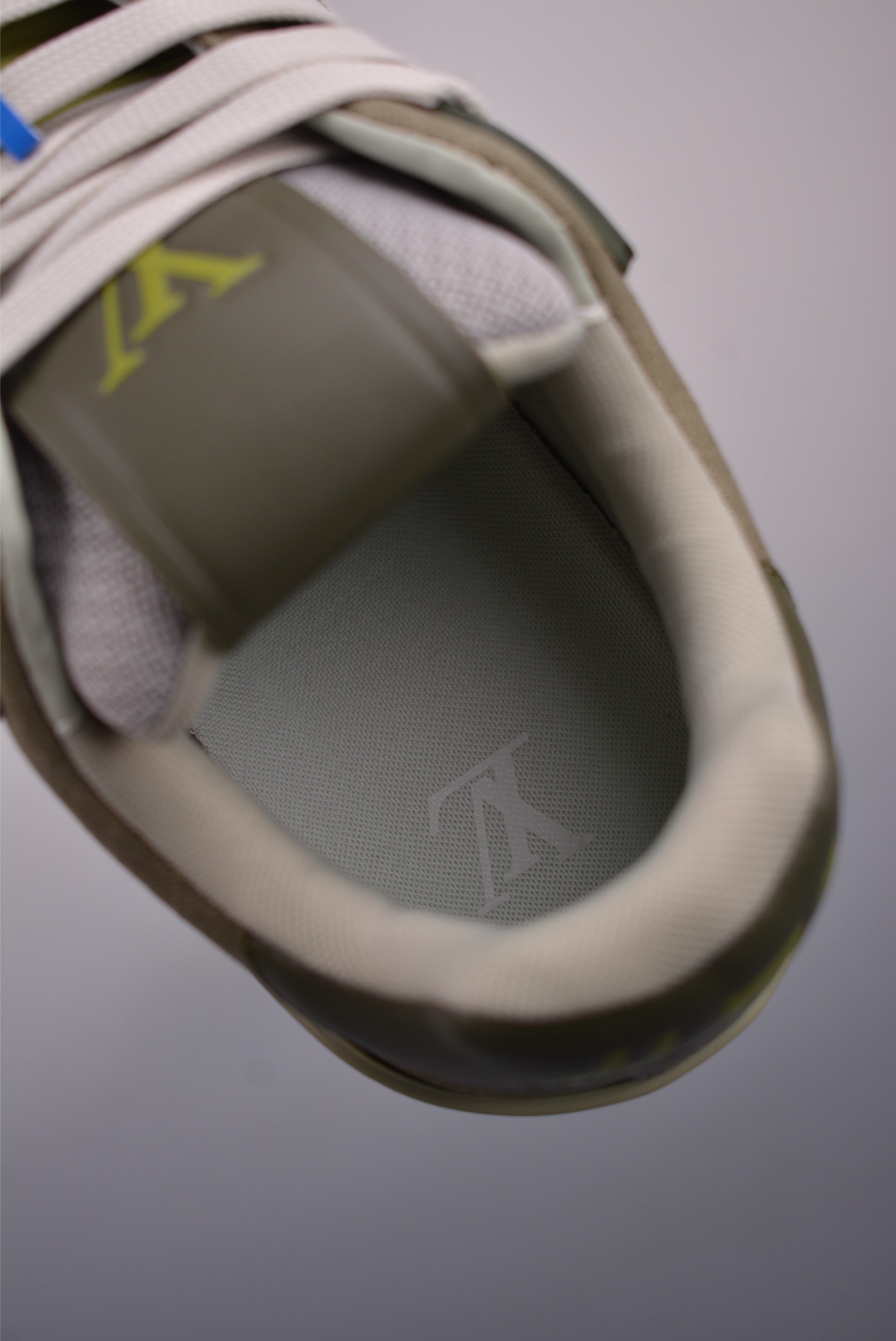 Louis Vuitton Trainer Sneaker Low “Military Green” 1AHTSB