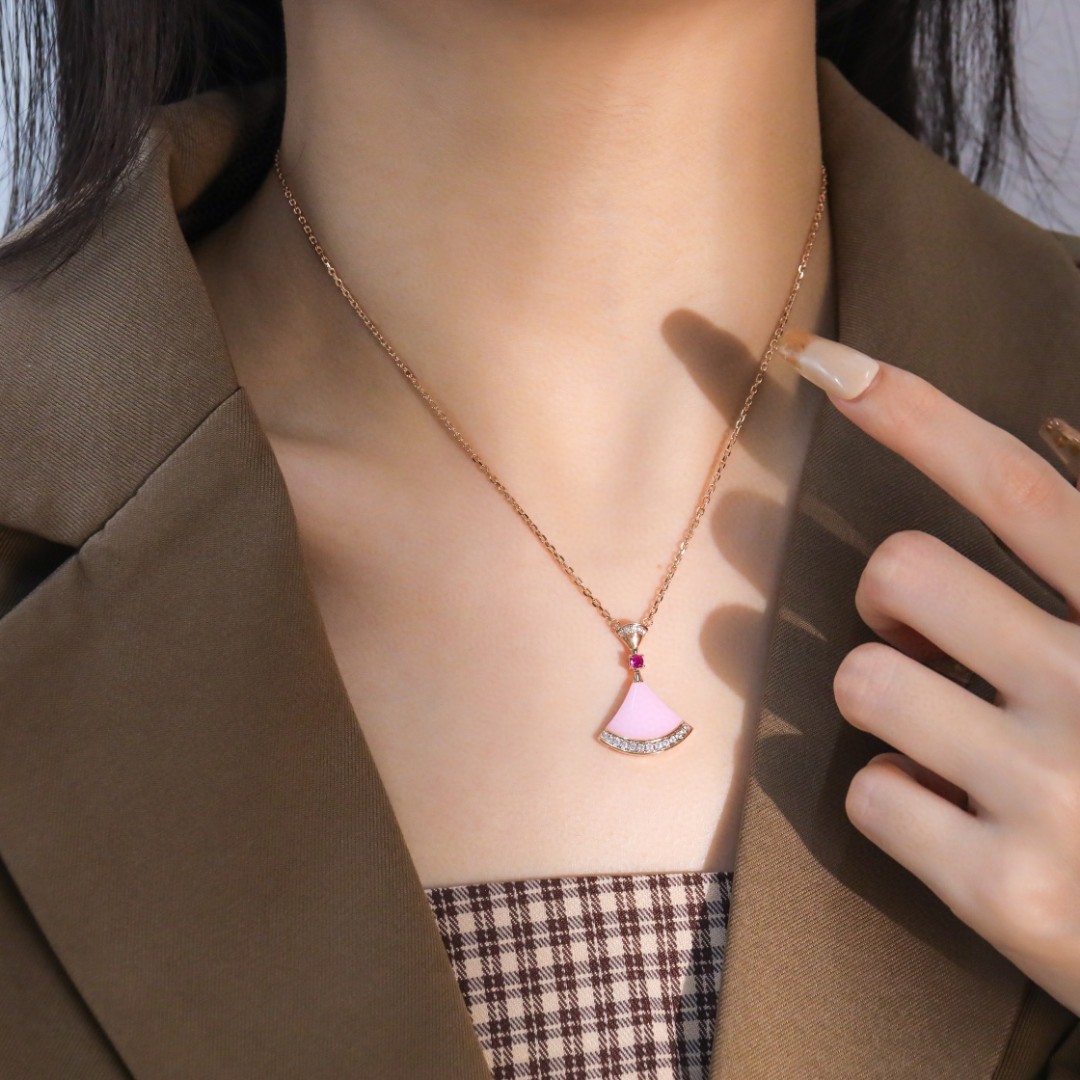 Bulgari pink fan-shaped diamond necklace
