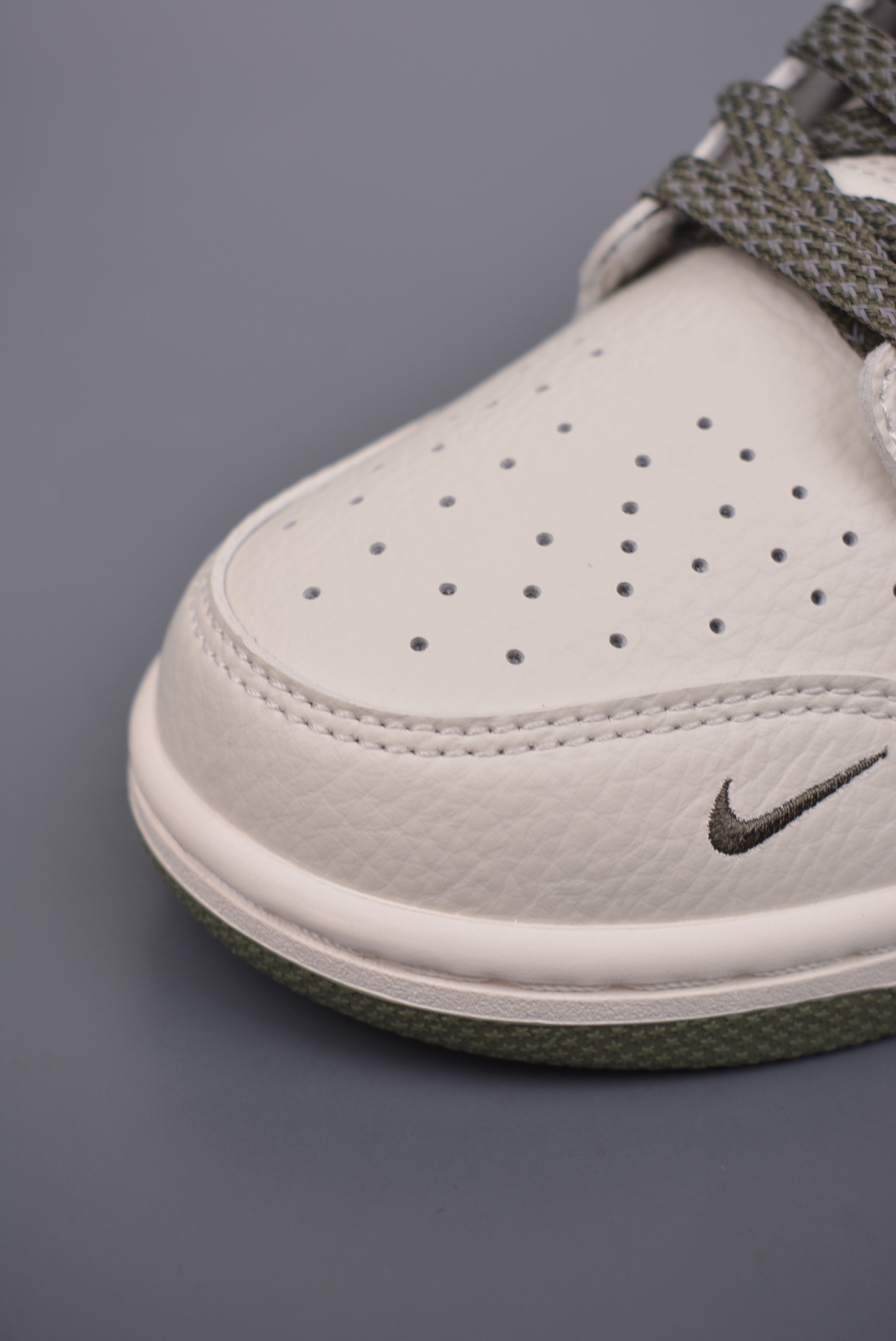 Reigning Champ x Nike SB Dunk Low RC Olive Green RC3085-893