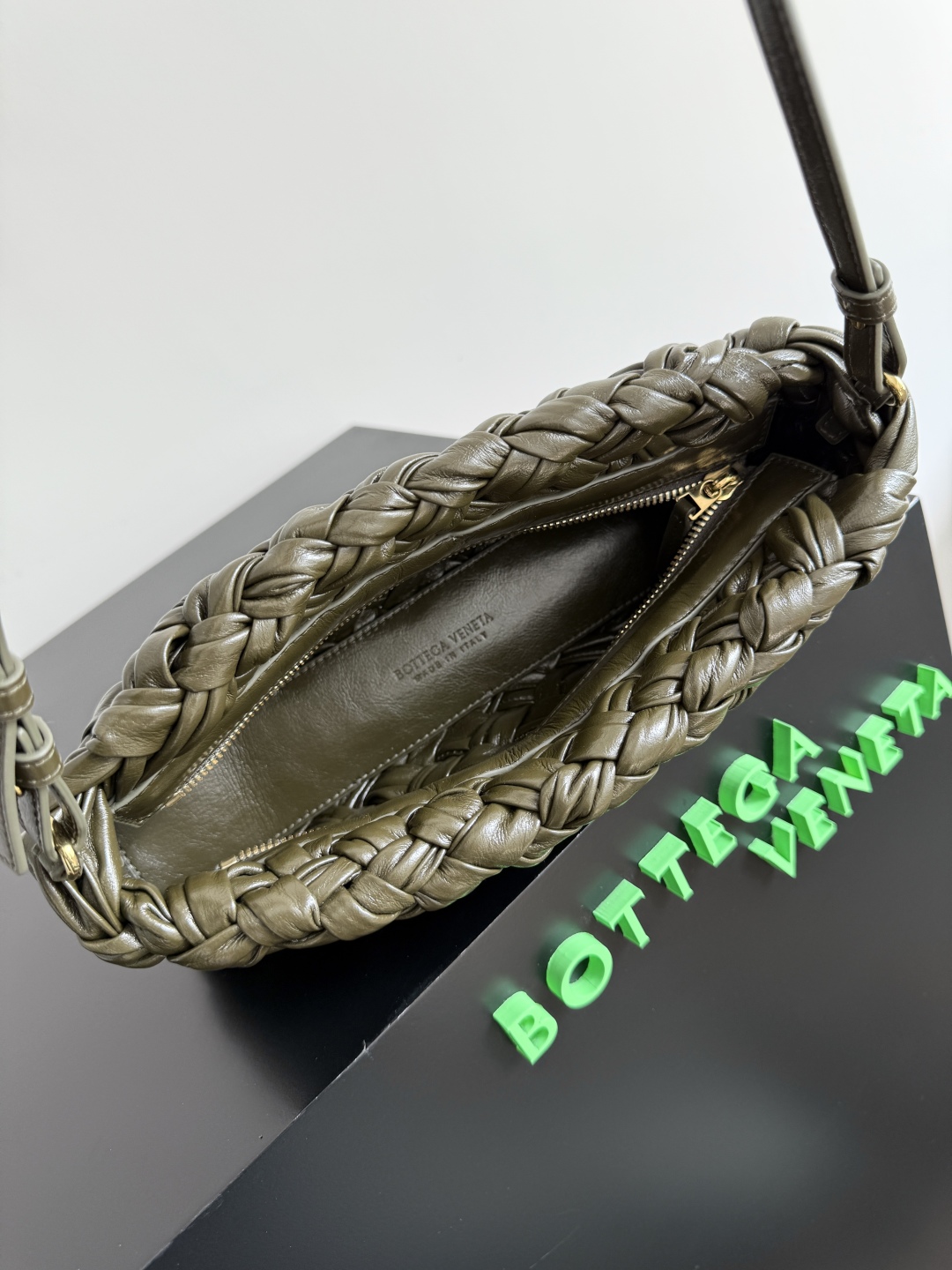 Bottega Veneta Kalimero cha cha woven handbag 785780