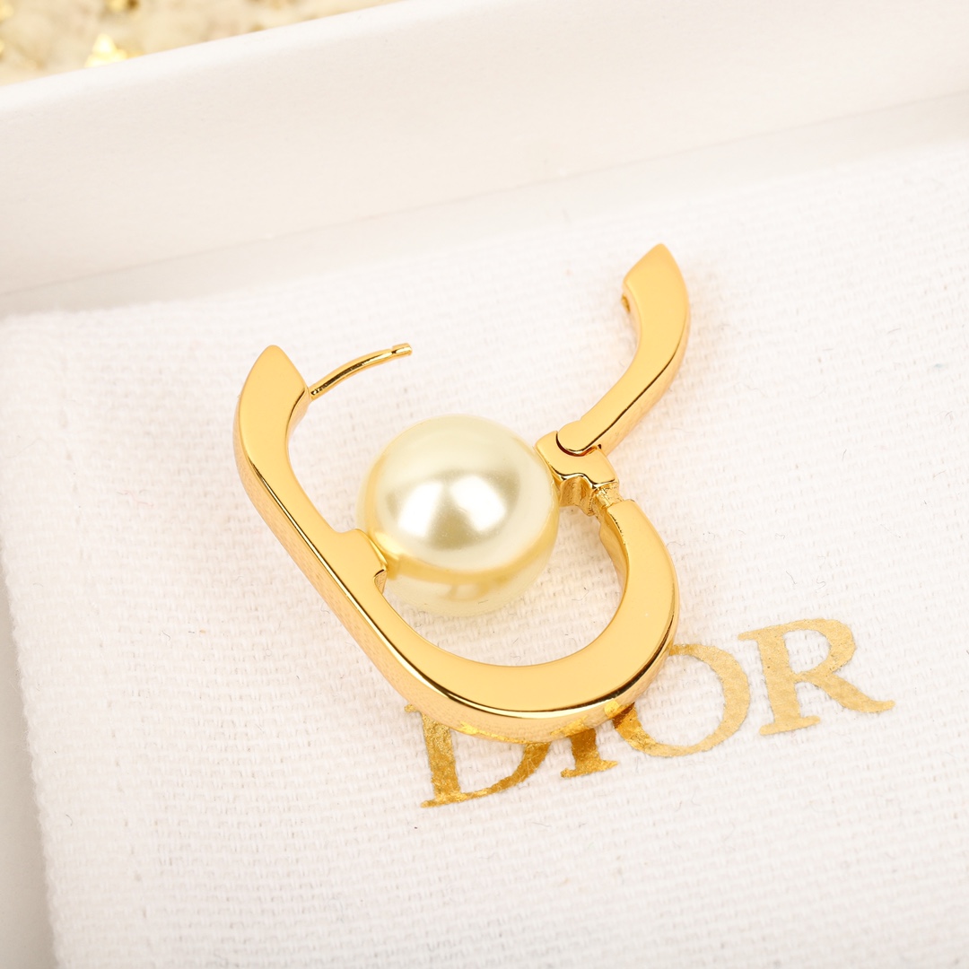 Dior Oval Pearl Earrings